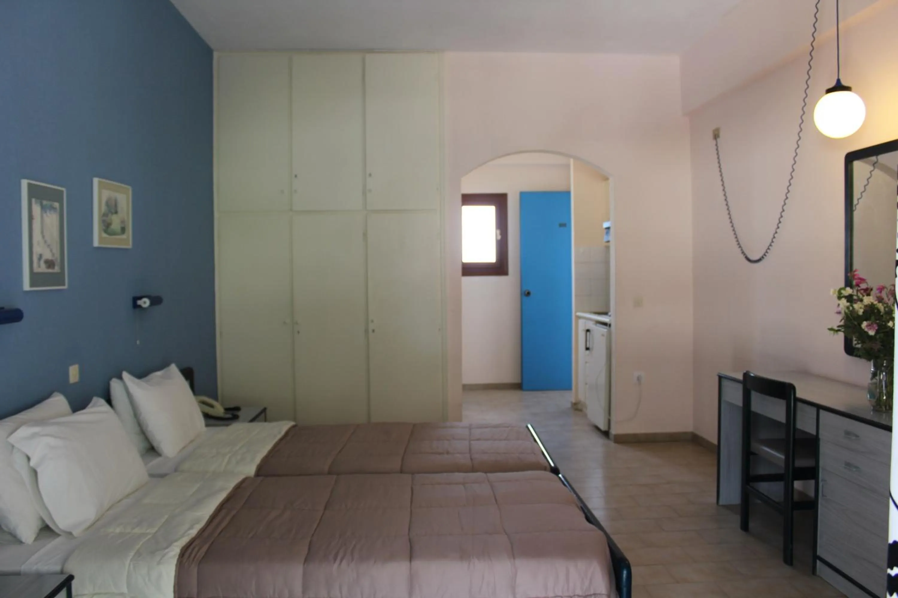 Bed in Glyfada Gorgona Apartments