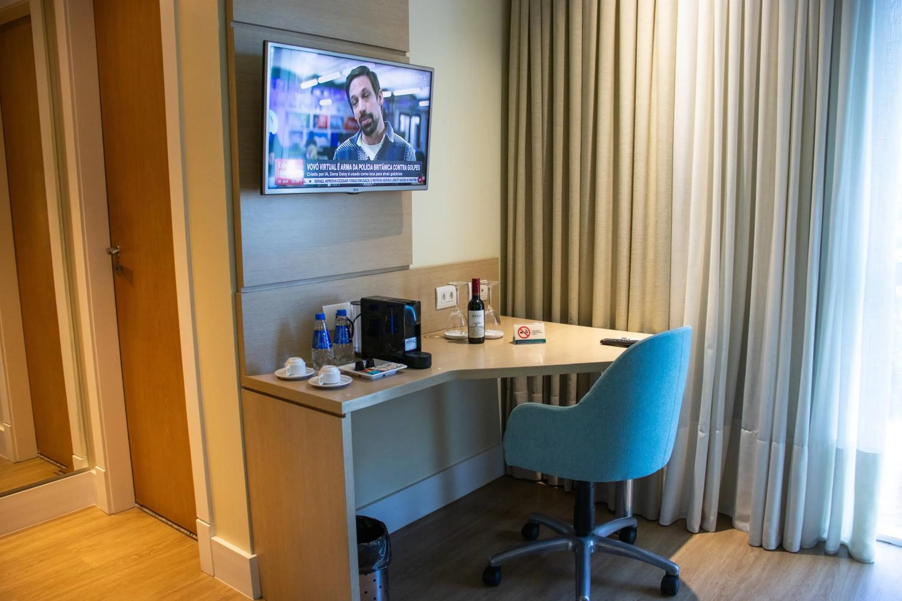 TV and multimedia in Kayrós Business Hotel