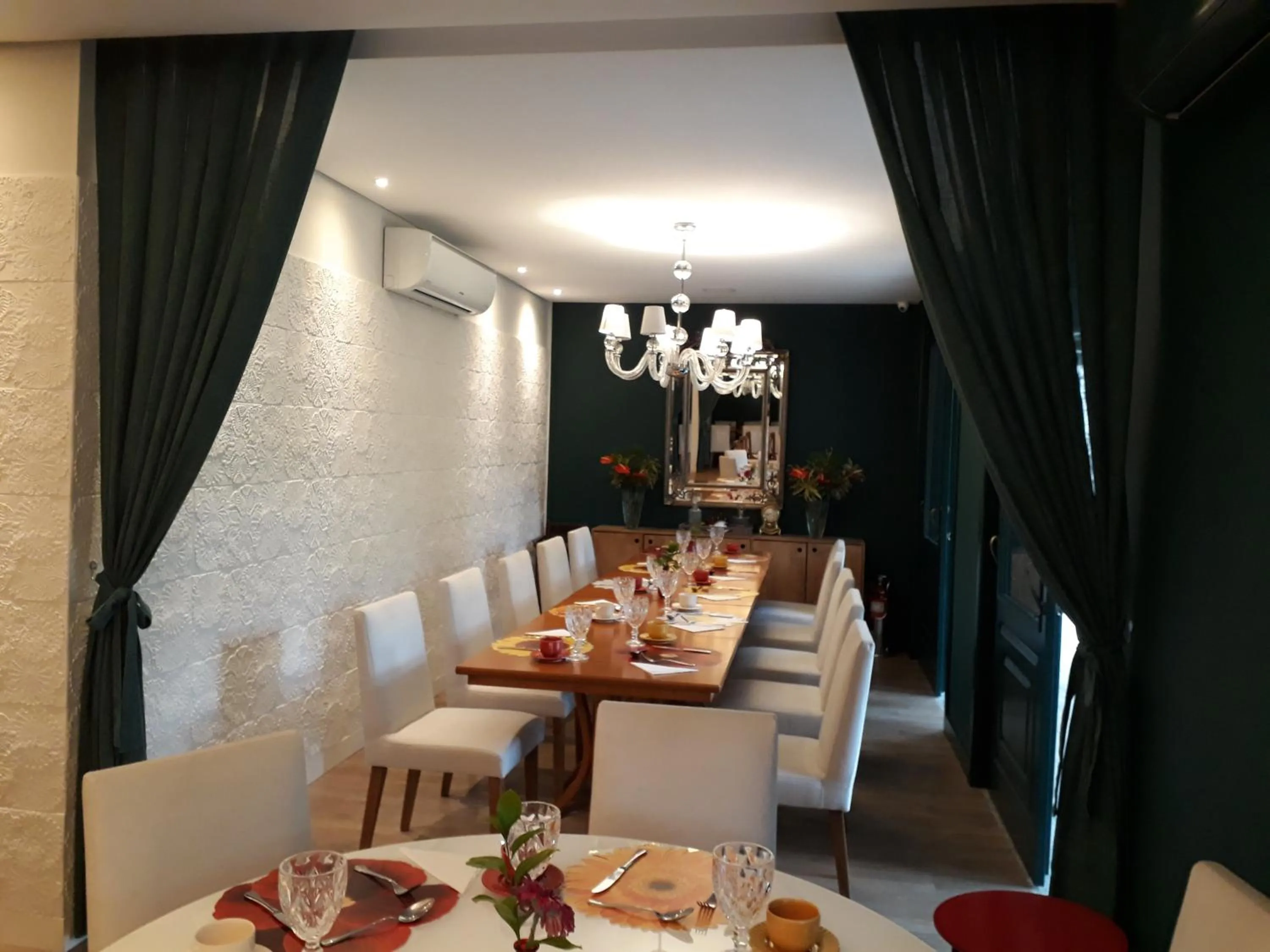 Restaurant/places to eat in Kayrós Business Hotel