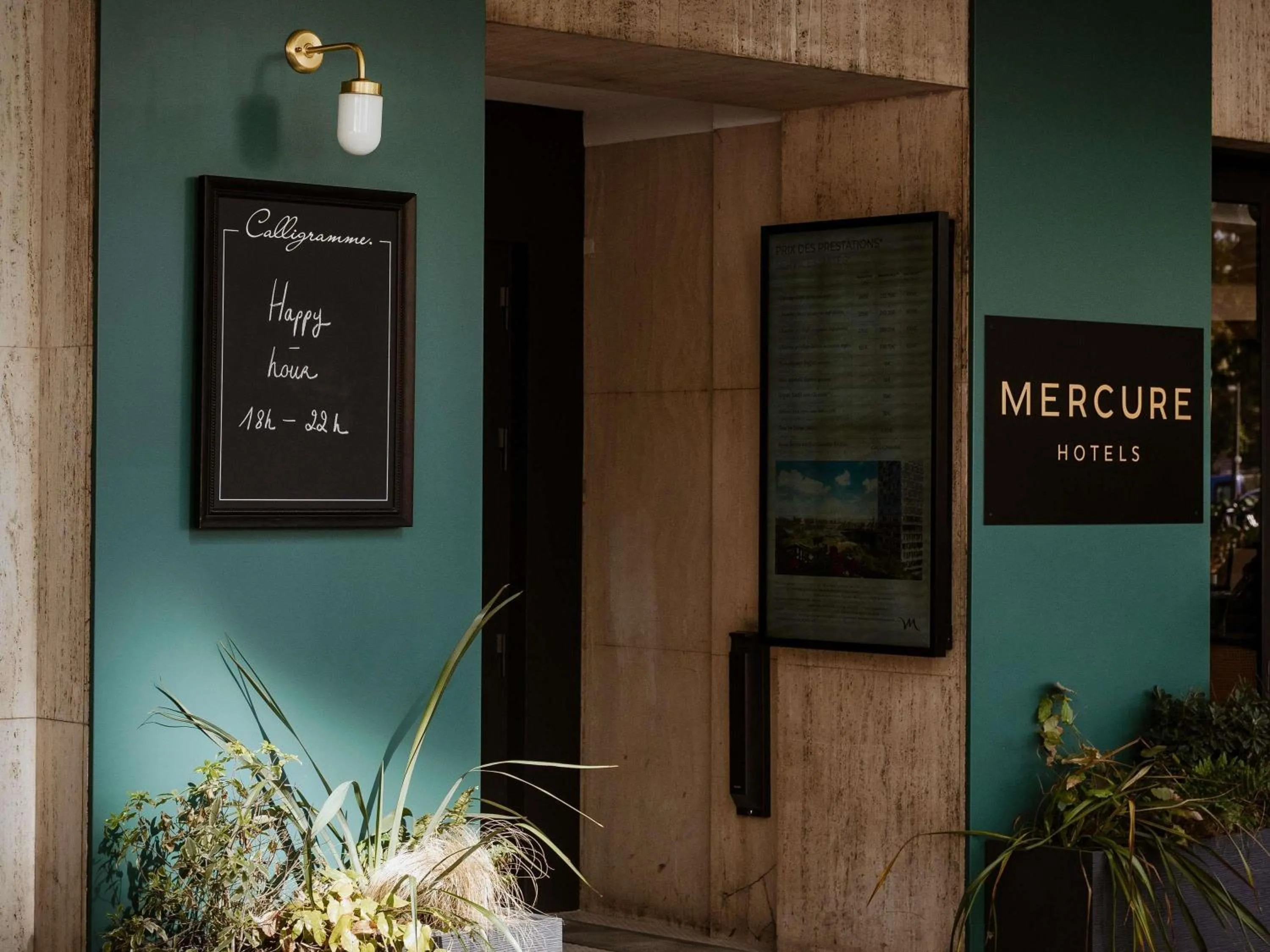 Property building in Mercure Paris Tour Eiffel Pont Mirabeau