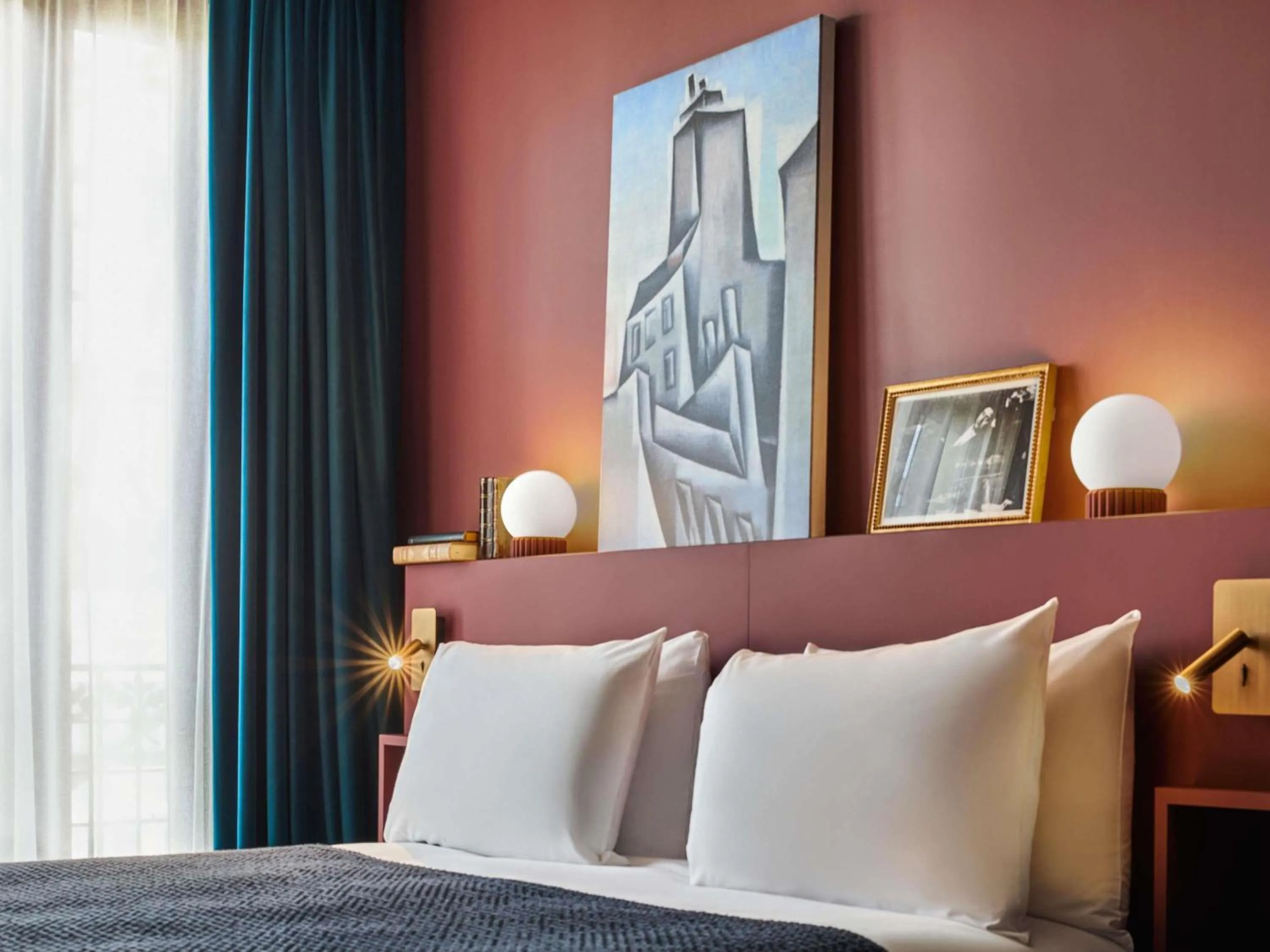 Bedroom, Bed in Mercure Paris Tour Eiffel Pont Mirabeau