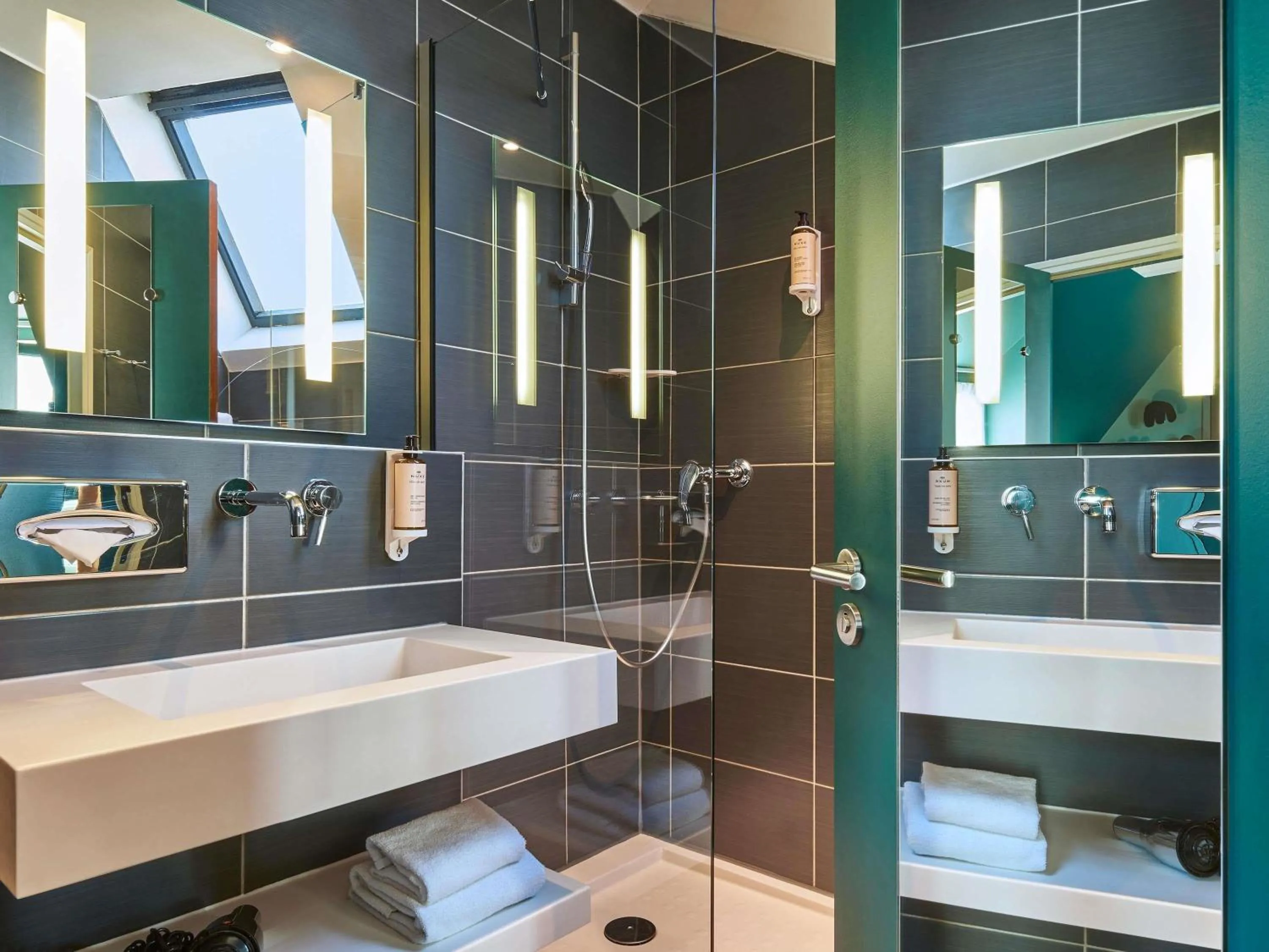 Bedroom in Mercure Paris Tour Eiffel Pont Mirabeau