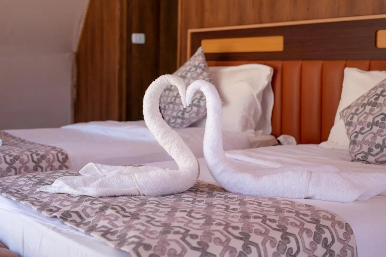 Bed in Al Sultana Luxury Camp