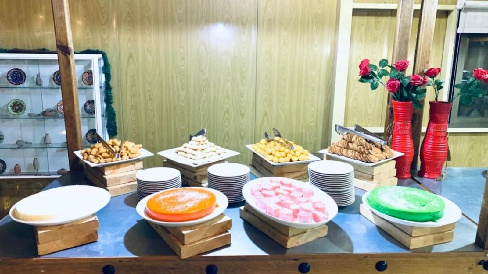 Food and drinks in Al Sultana Luxury Camp