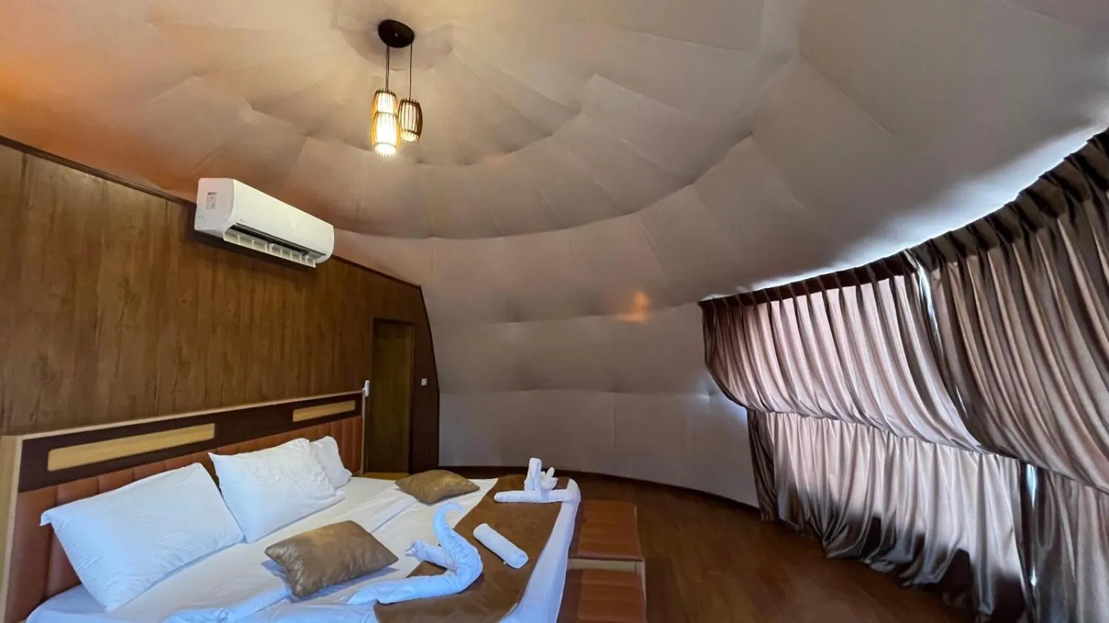 Photo of the whole room in Al Sultana Luxury Camp