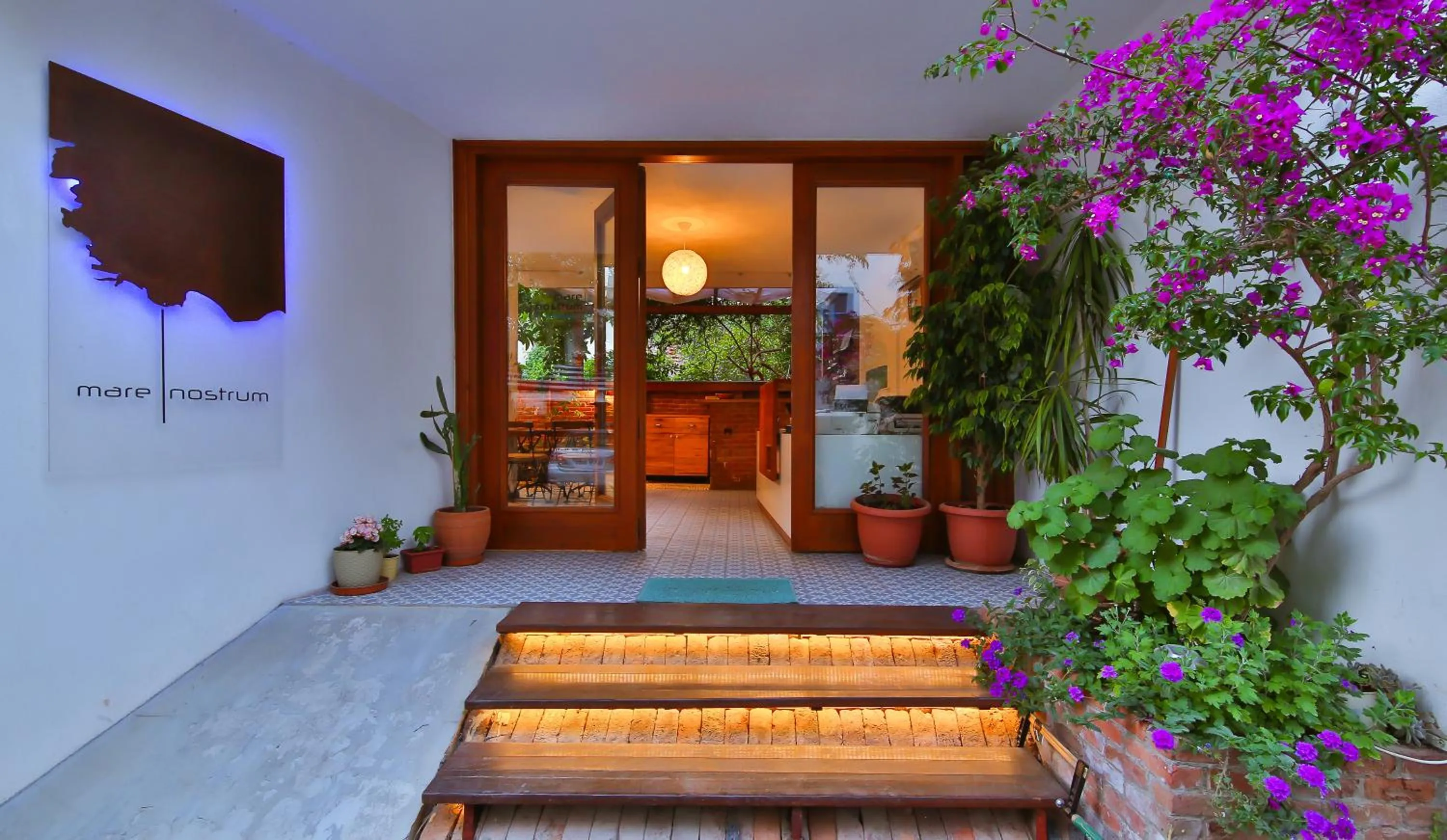 Facade/entrance in Mare Nostrum