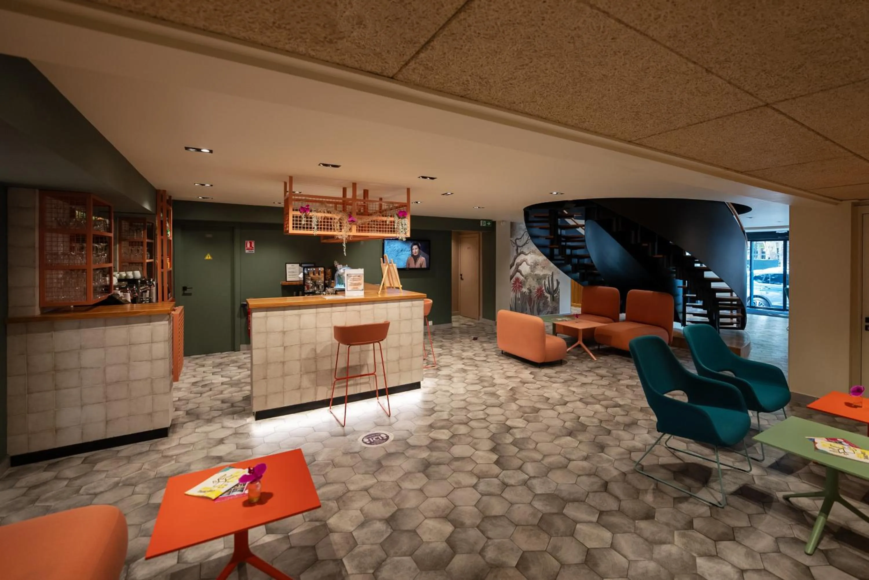 Lounge or bar in Mercure Perpignan Centre