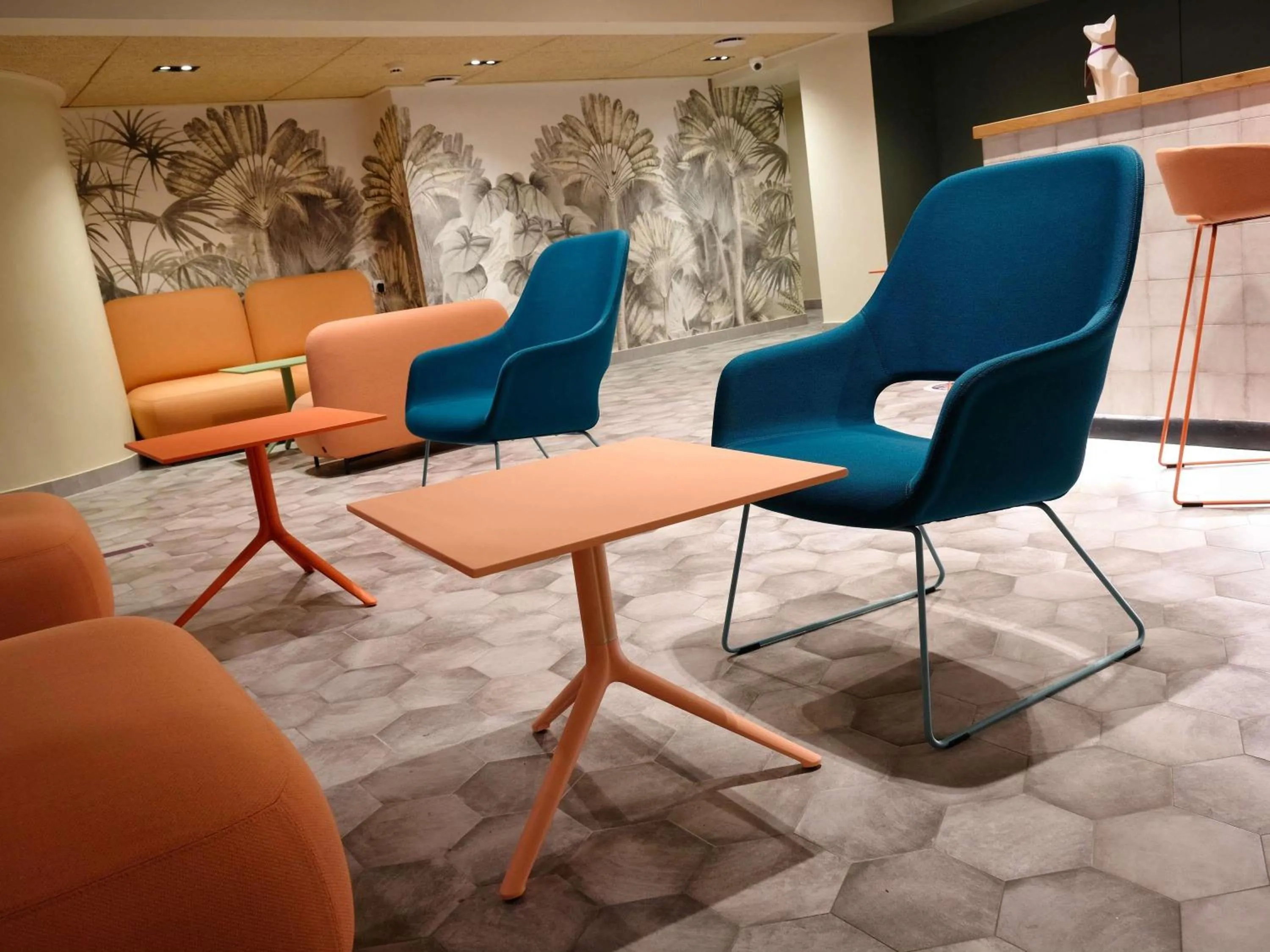 Lounge or bar in Mercure Perpignan Centre