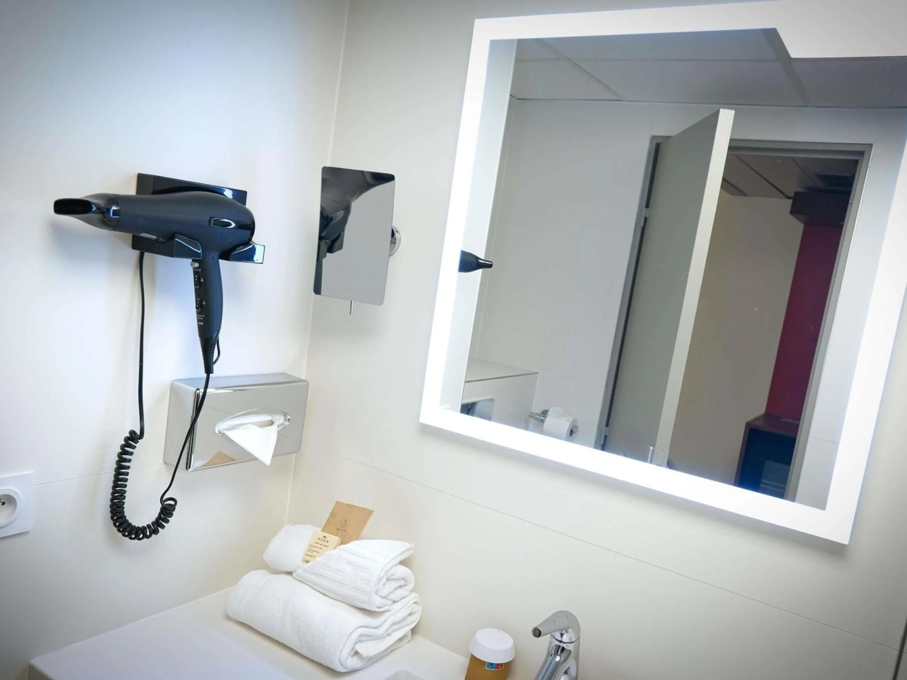 Bedroom in Mercure Perpignan Centre