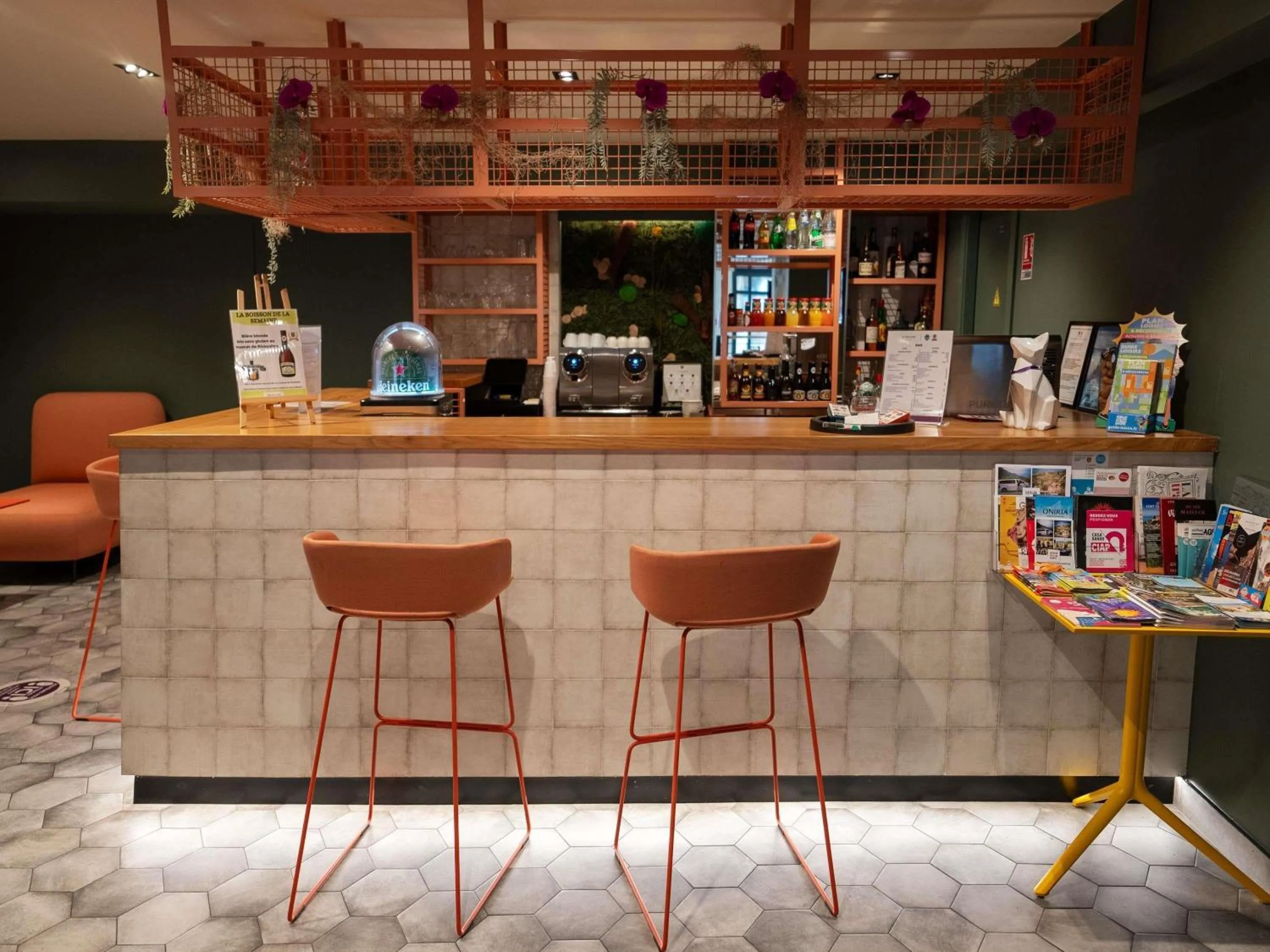 Lounge or bar in Mercure Perpignan Centre