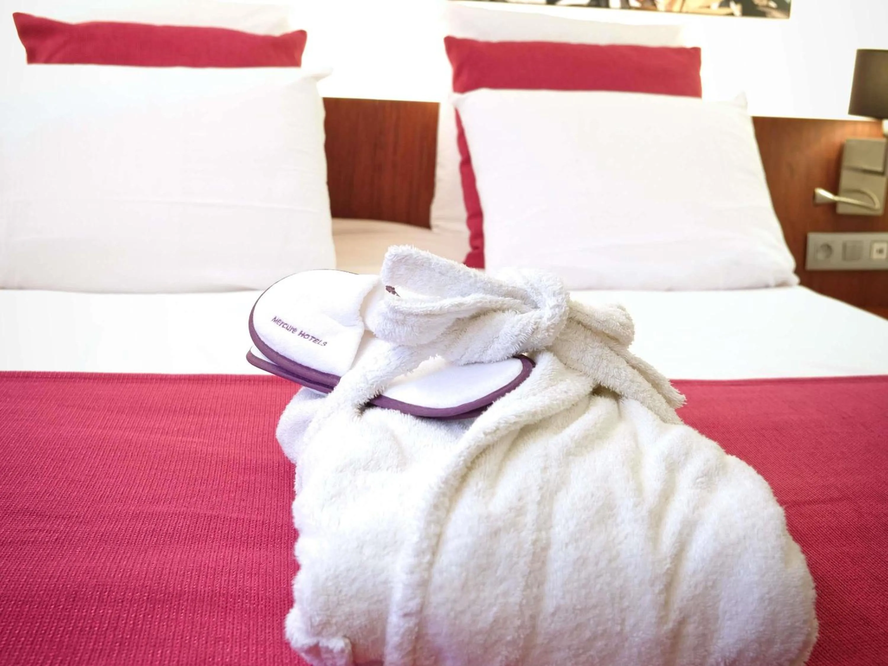 Bedroom, Bed in Mercure Perpignan Centre