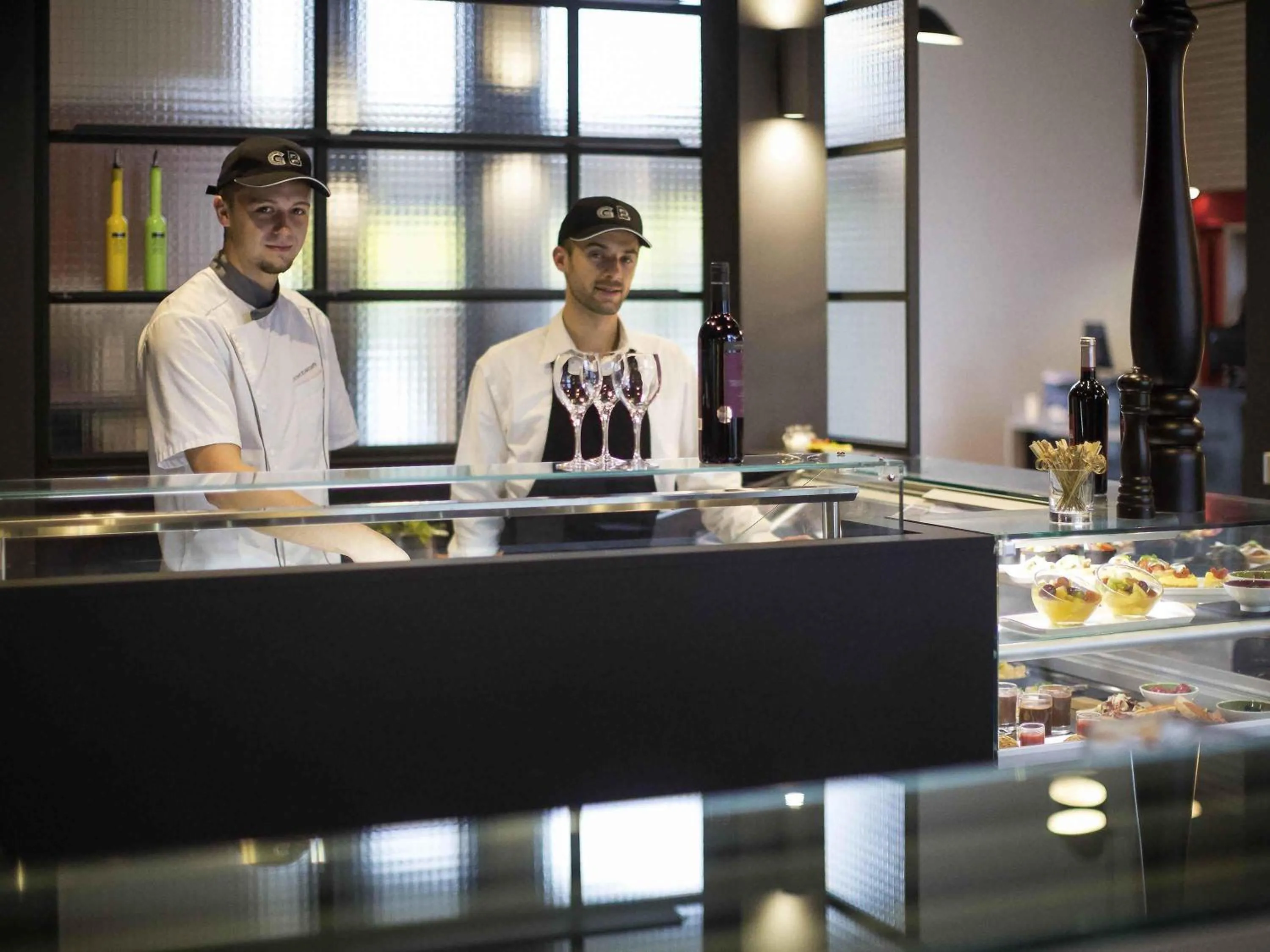 Lounge or bar in Novotel Lille Aéroport