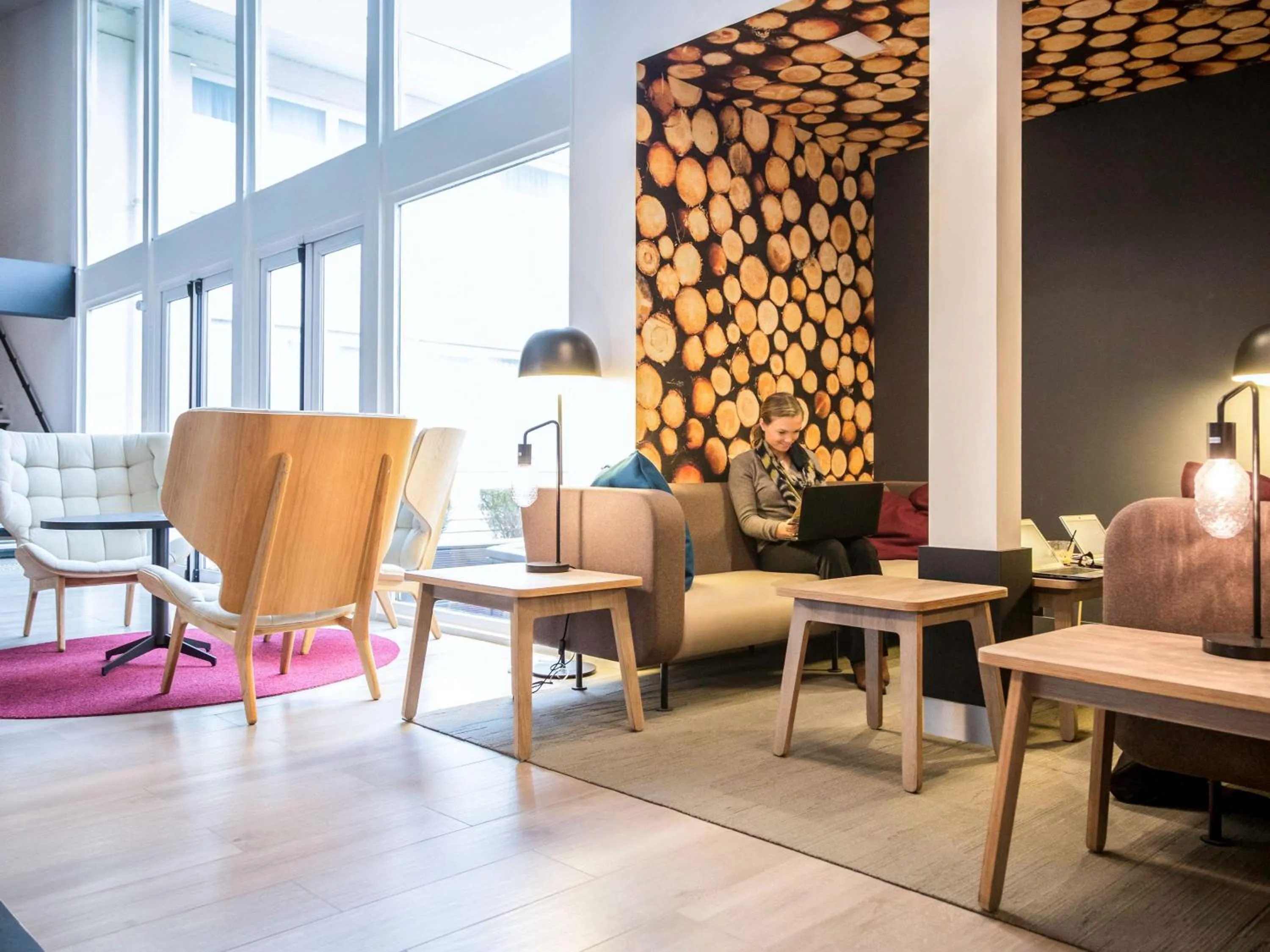 Lounge or bar in Novotel Lille Aéroport