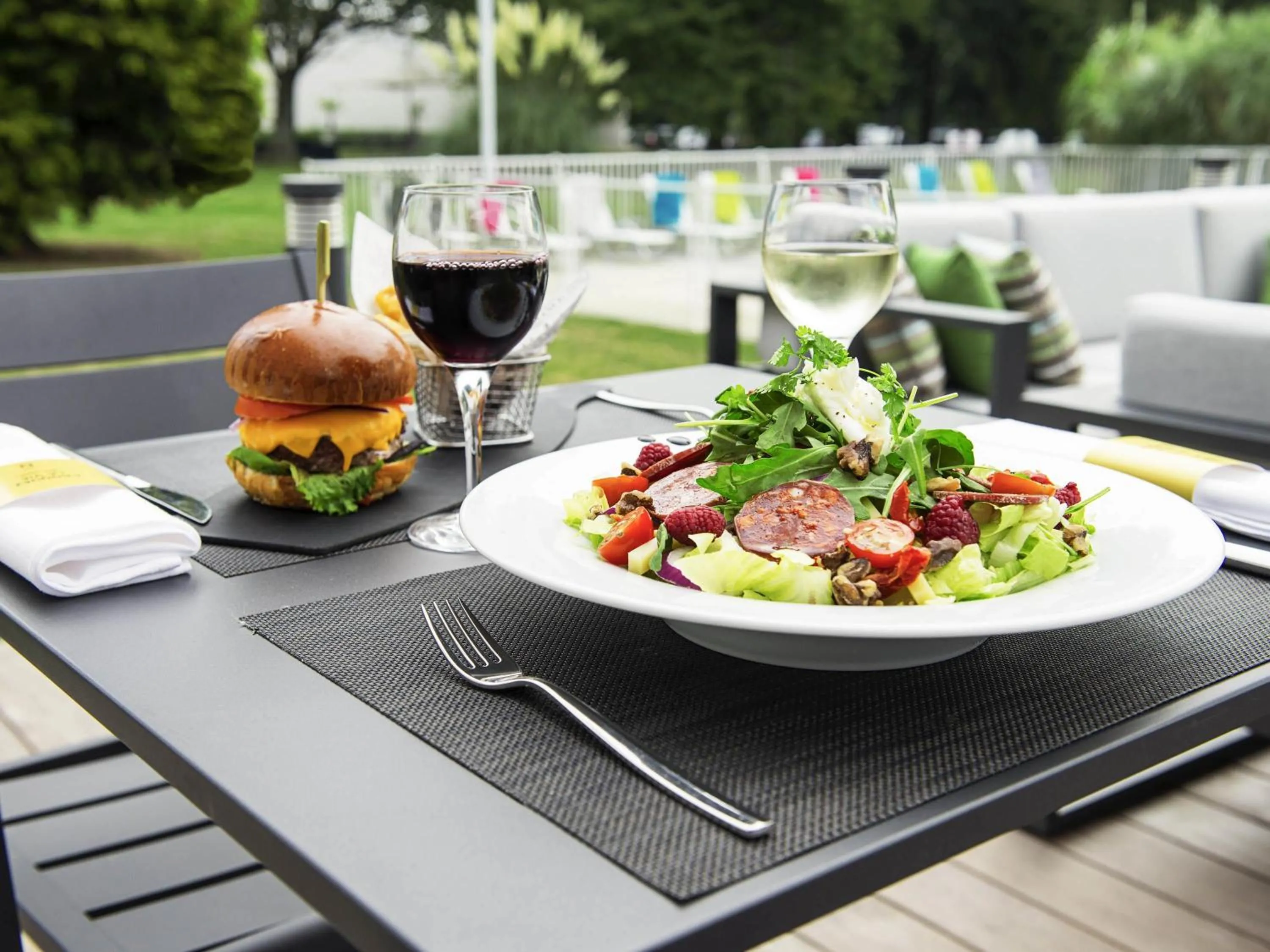 Restaurant/places to eat in Novotel Lille Aéroport