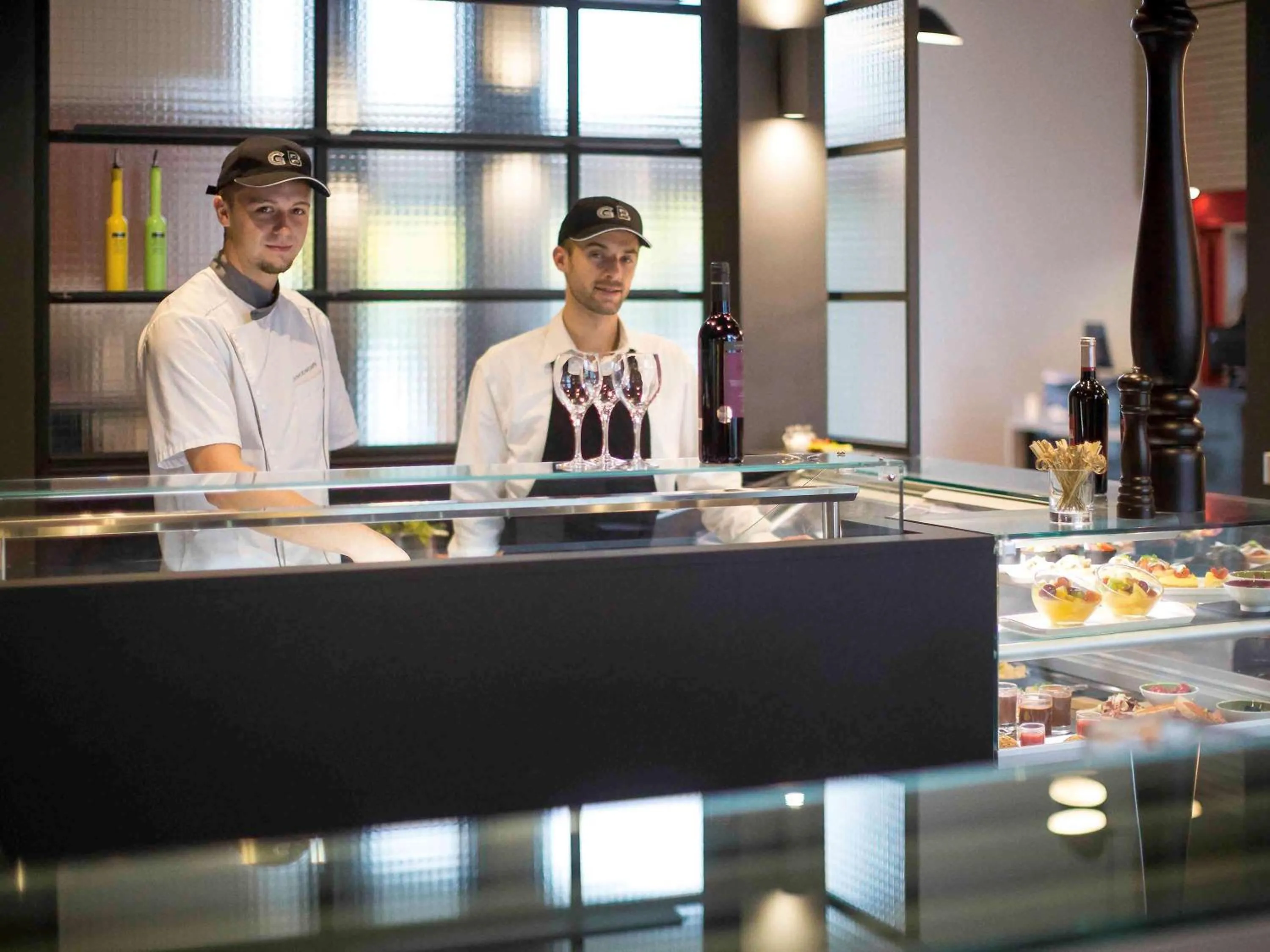 Lounge or bar in Novotel Lille Aéroport