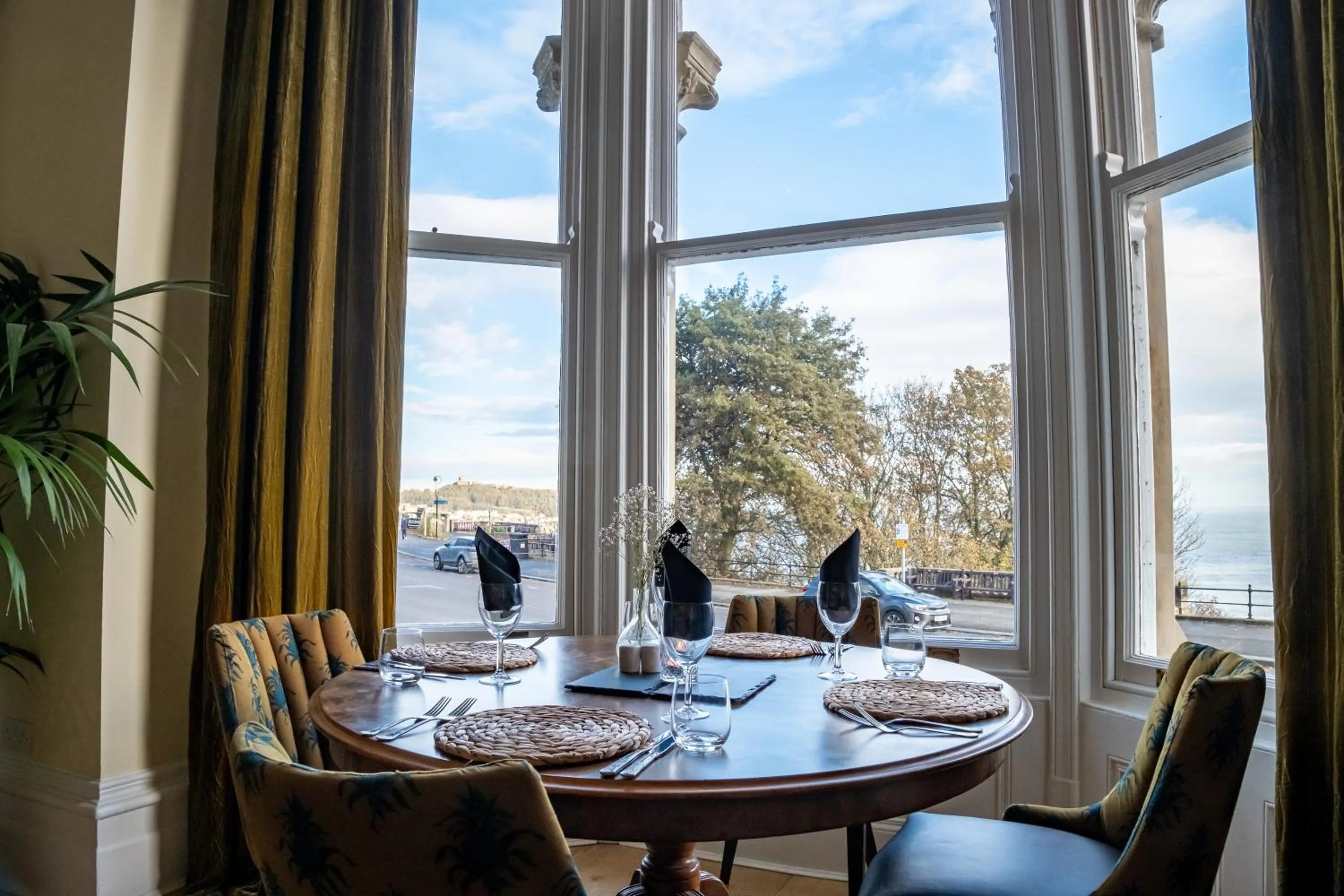 Restaurant/places to eat in Weston Hotel