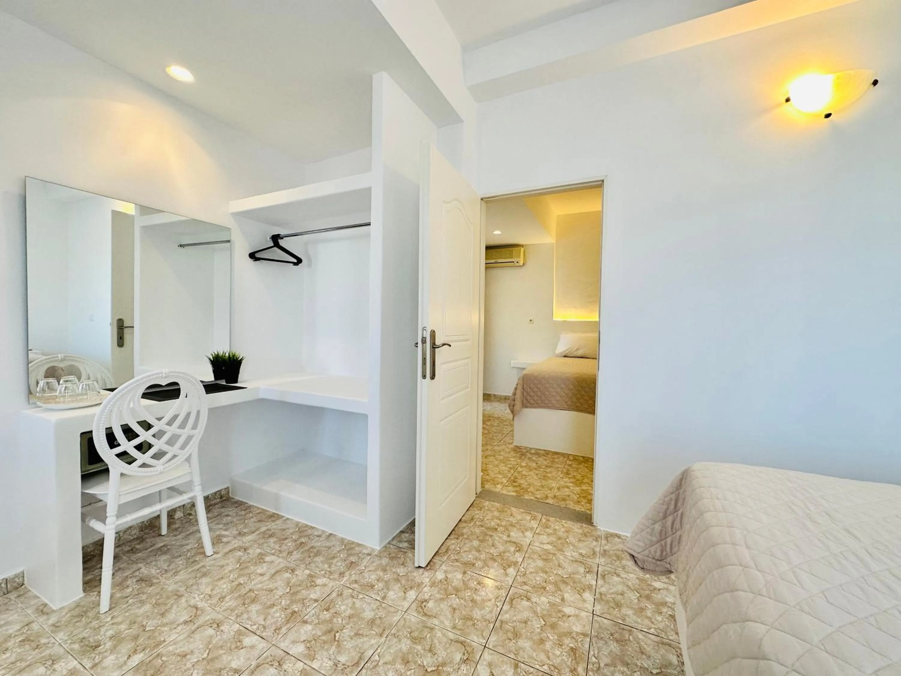 hair dresser, Bed in Paradiso Boutique