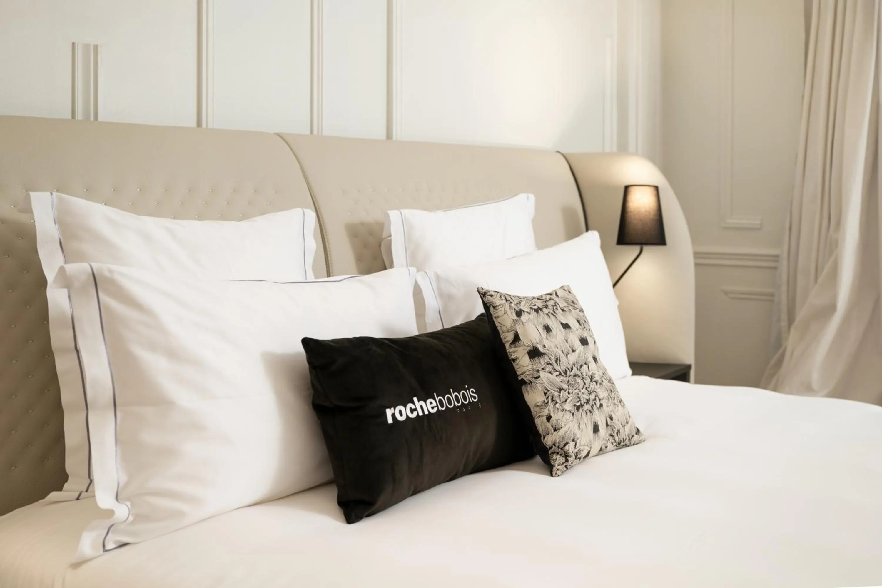 Bed in La Maison Champs Elysées