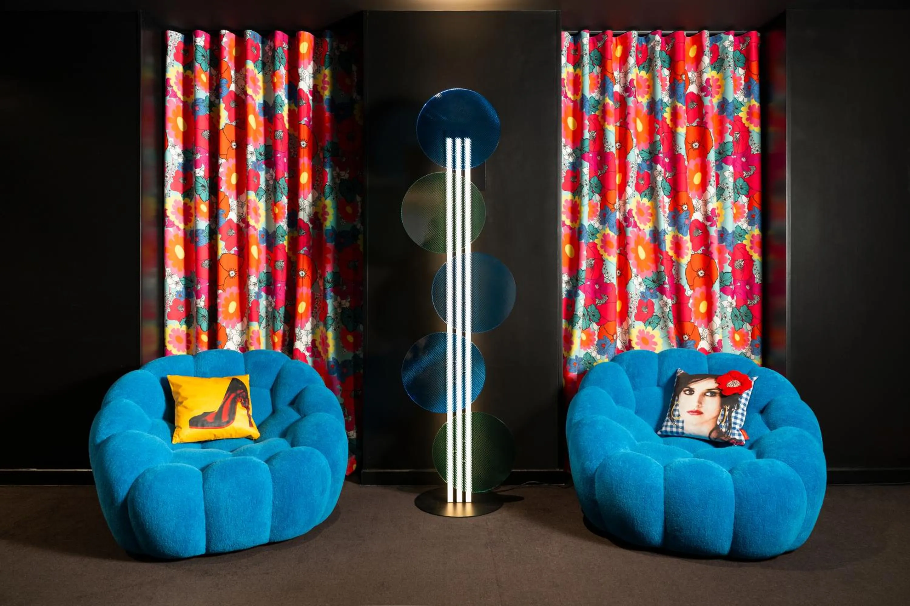 Property building in La Maison Champs Elysées