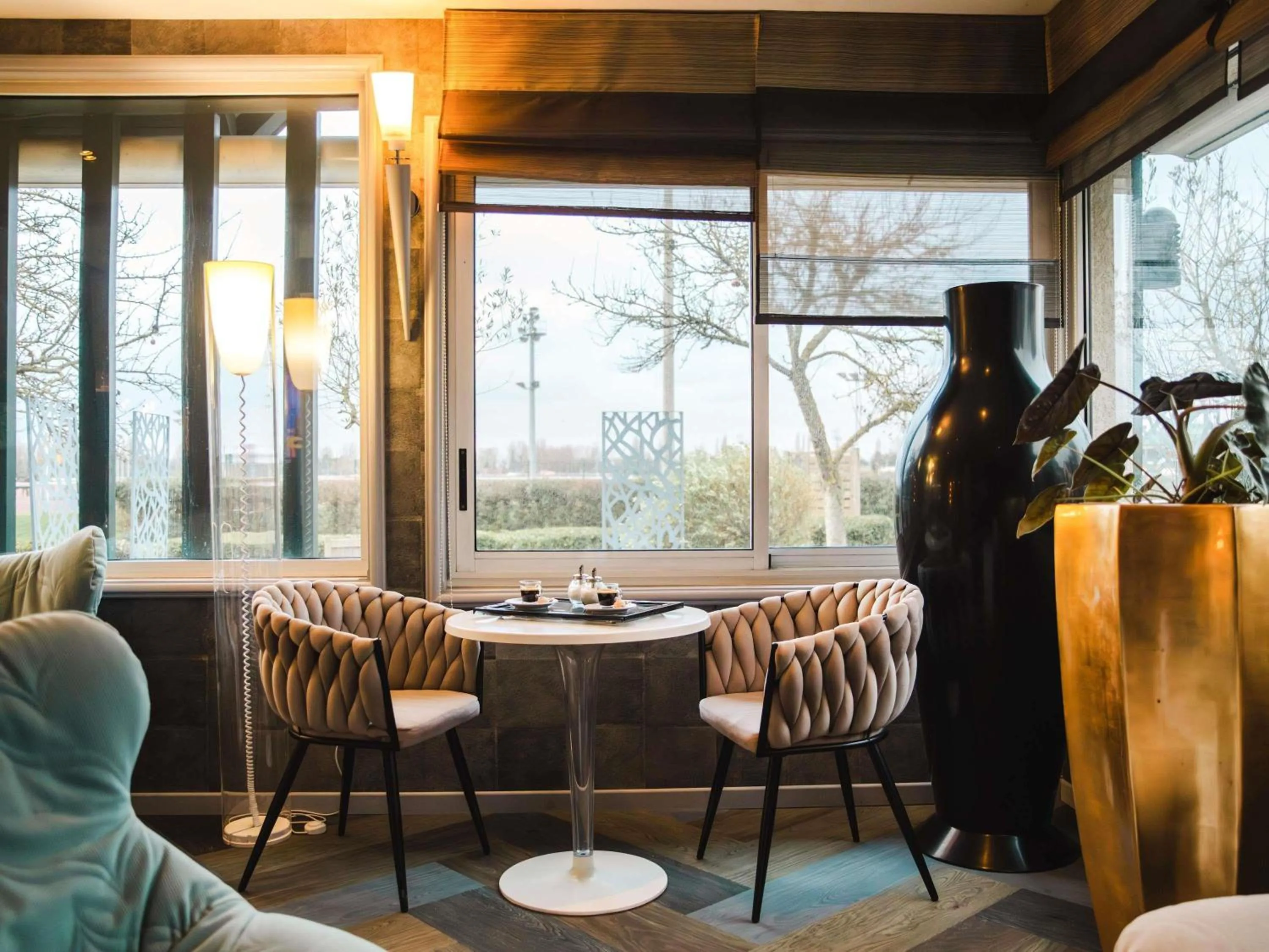 Lounge or bar in Mercure Cabourg Hôtel & Spa