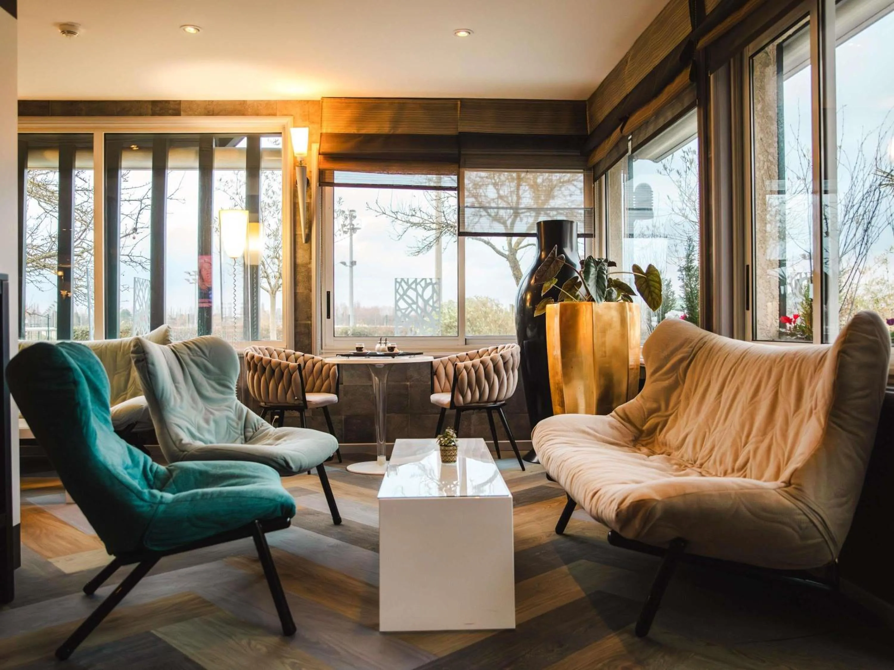 Lounge or bar in Mercure Cabourg Hôtel & Spa