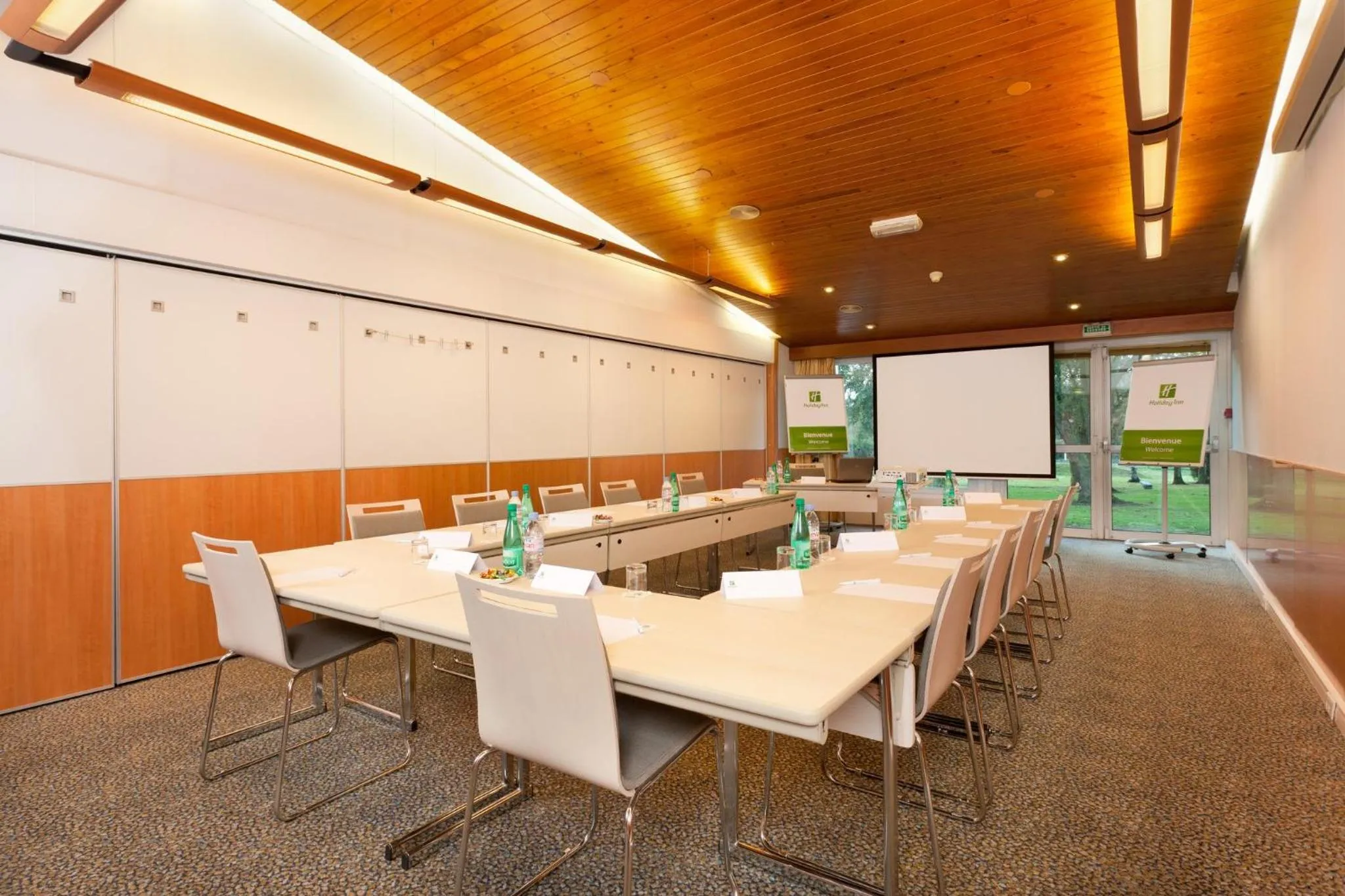 Meeting/conference room in Holiday Inn Lille Ouest Englos by IHG