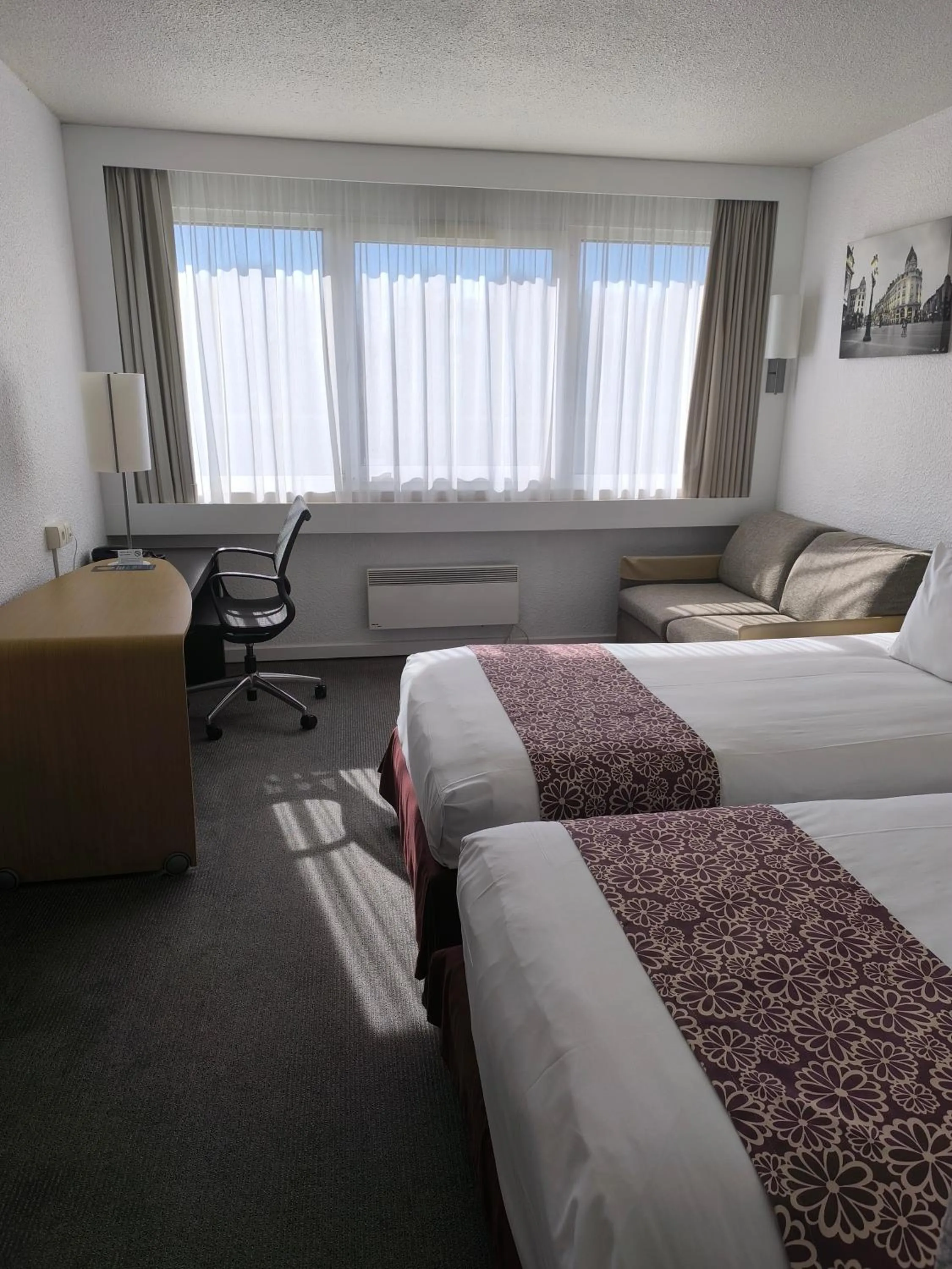 Photo of the whole room, Bed in Holiday Inn Lille Ouest Englos by IHG