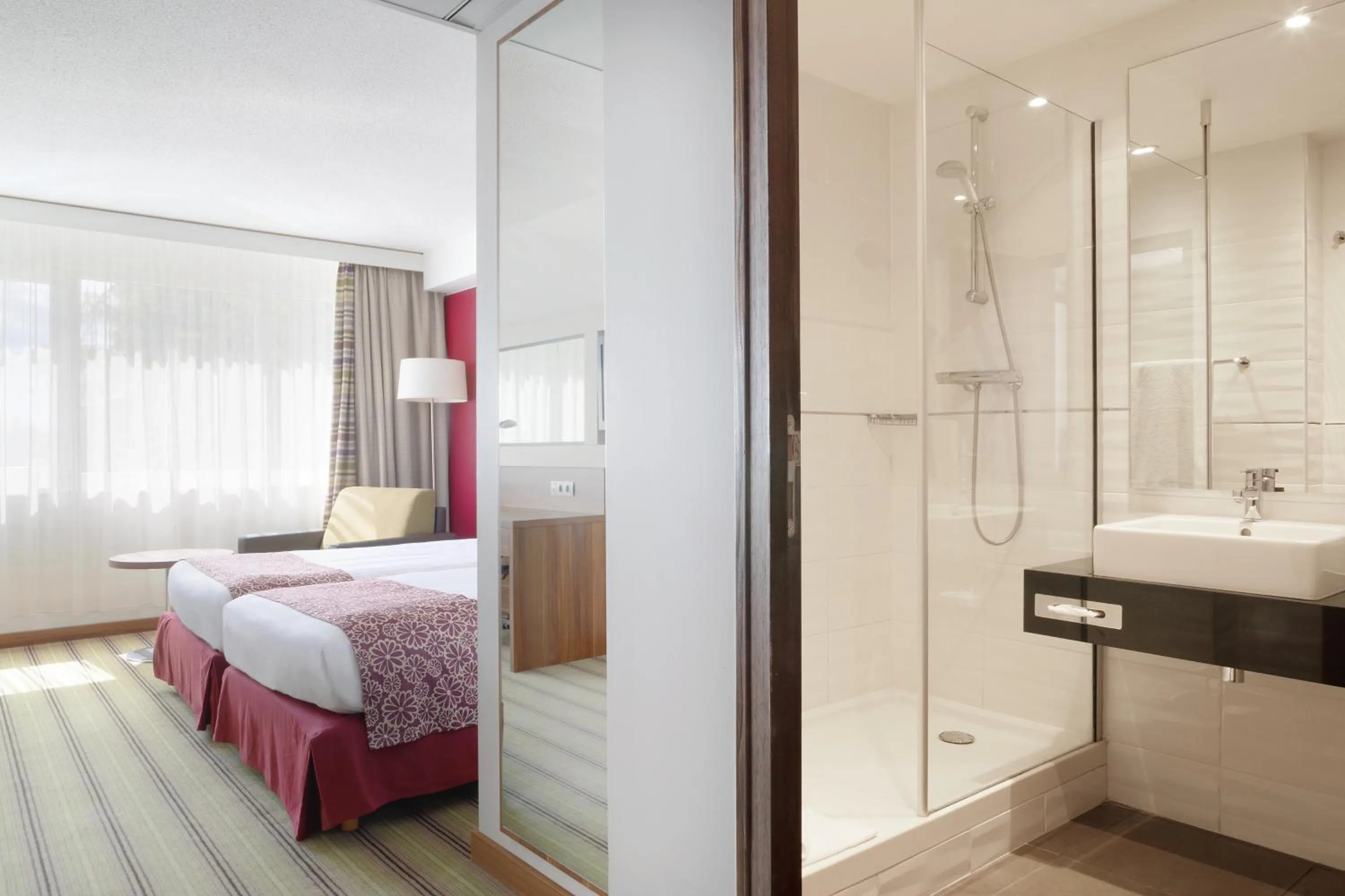 Bathroom, Bed in Holiday Inn Lille Ouest Englos by IHG