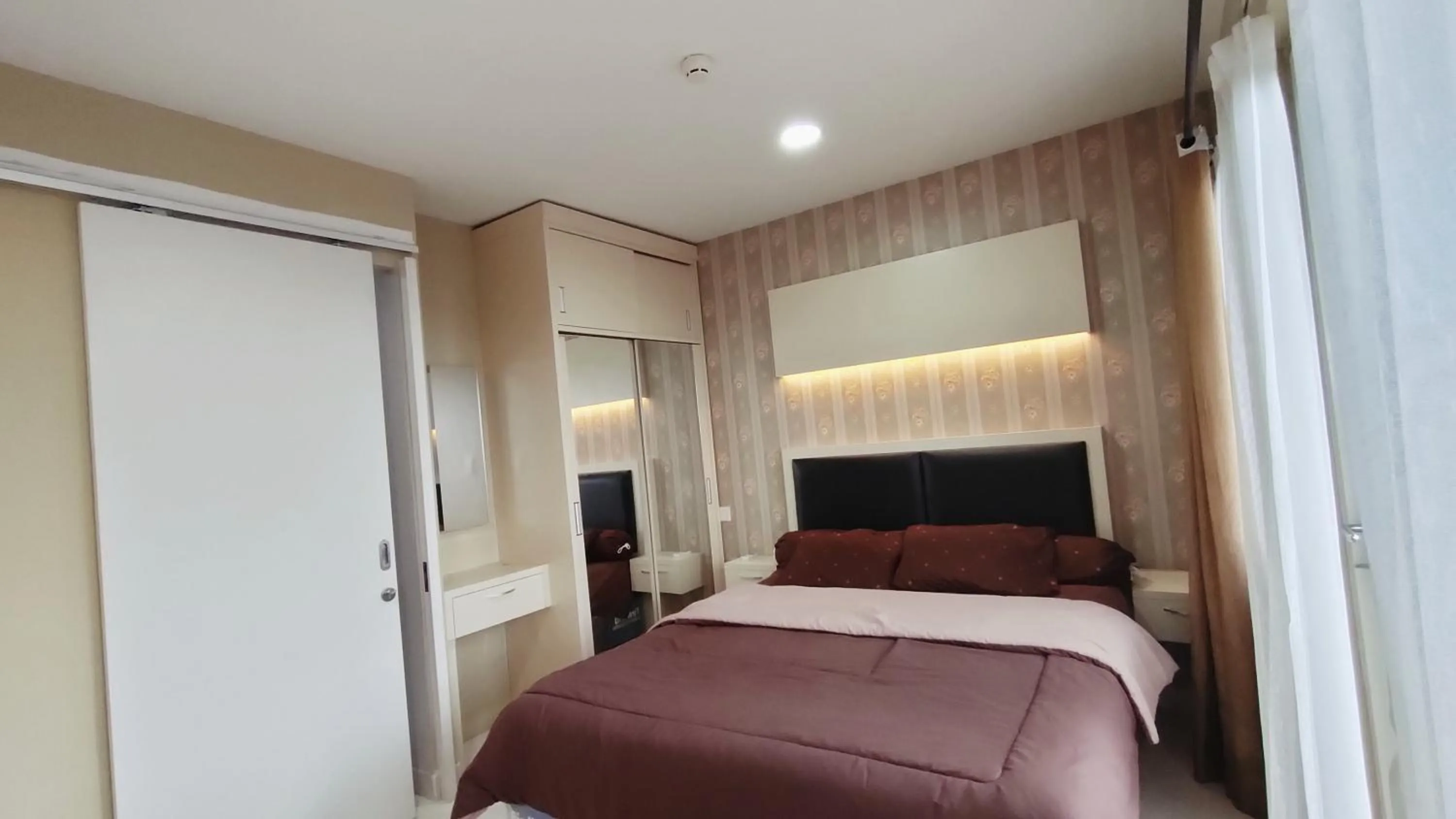 Bedroom, Bed in Kozy Room Sentul Tower Apartemen