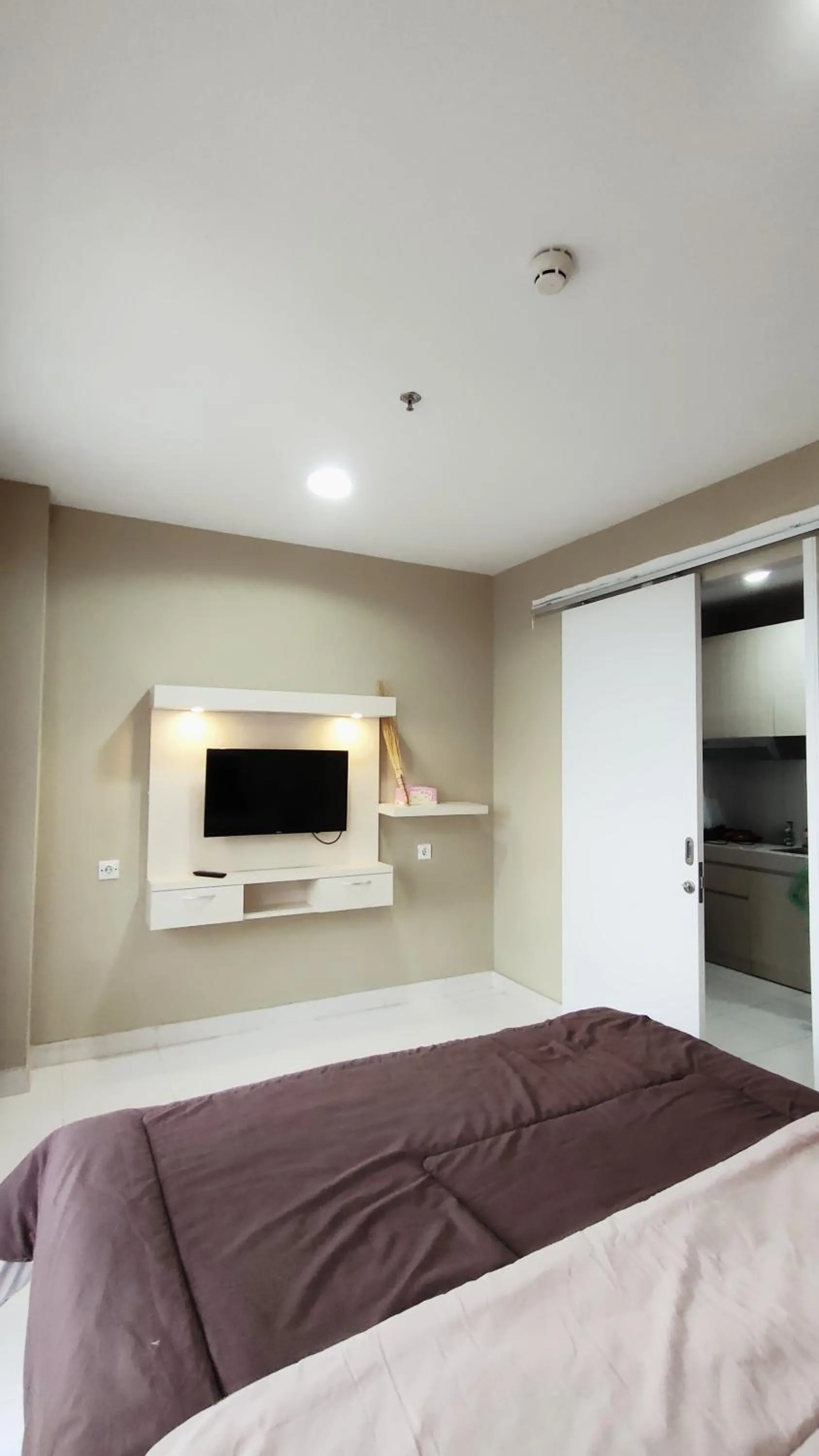 Bedroom, Bed in Kozy Room Sentul Tower Apartemen