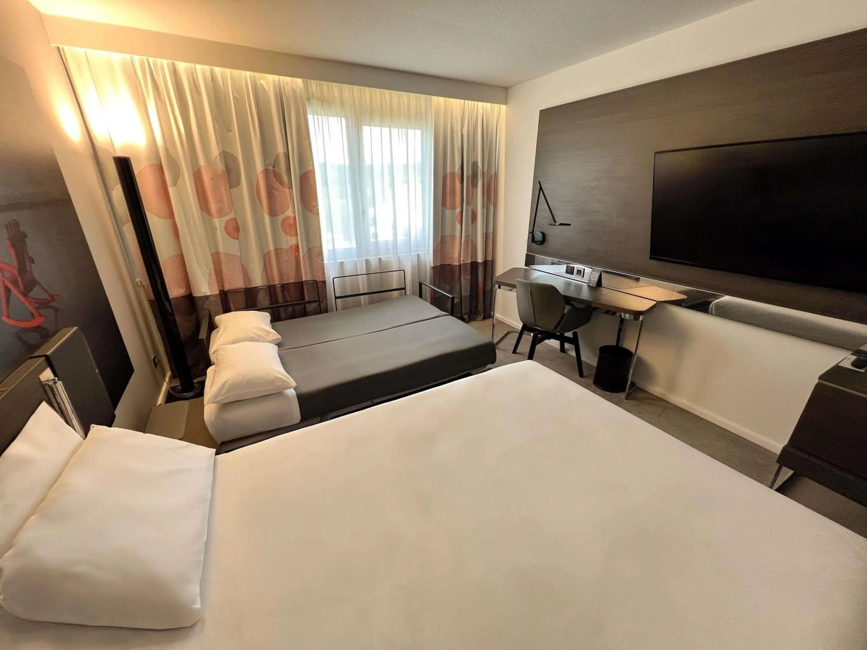 Bedroom, Bed in Novotel Limoges Le Lac