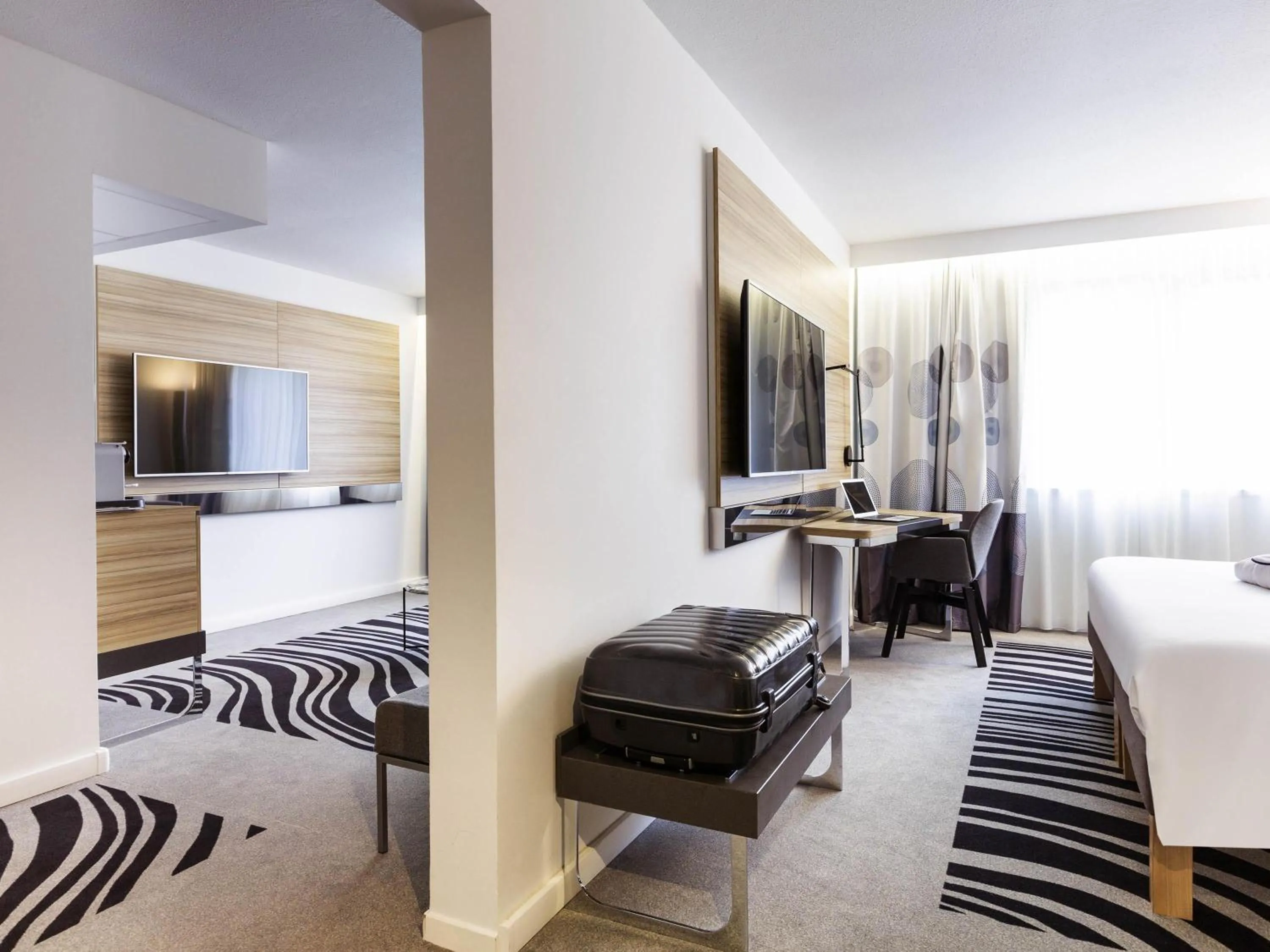 Photo of the whole room, Bed in Novotel Limoges Le Lac