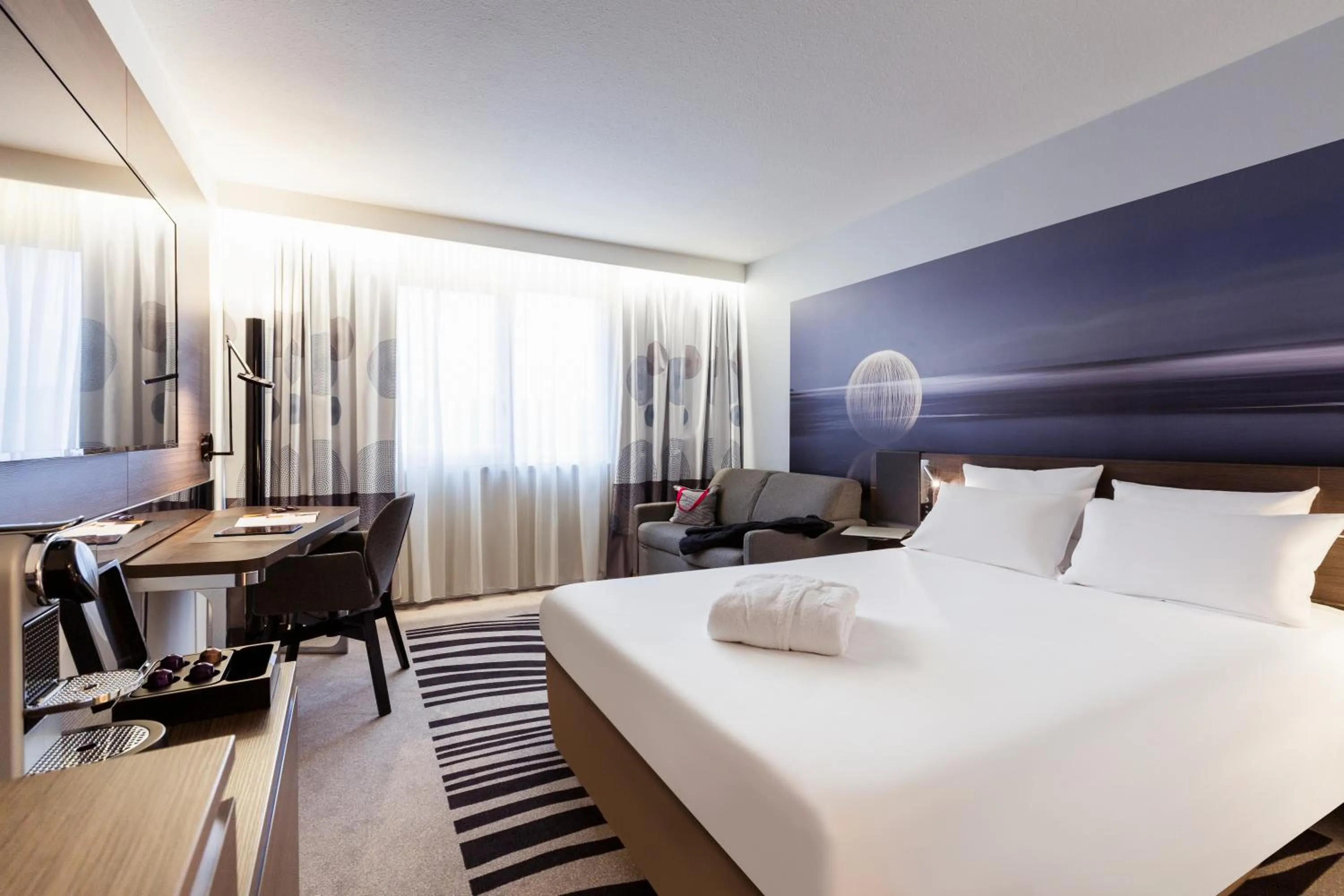 Photo of the whole room, Bed in Novotel Limoges Le Lac