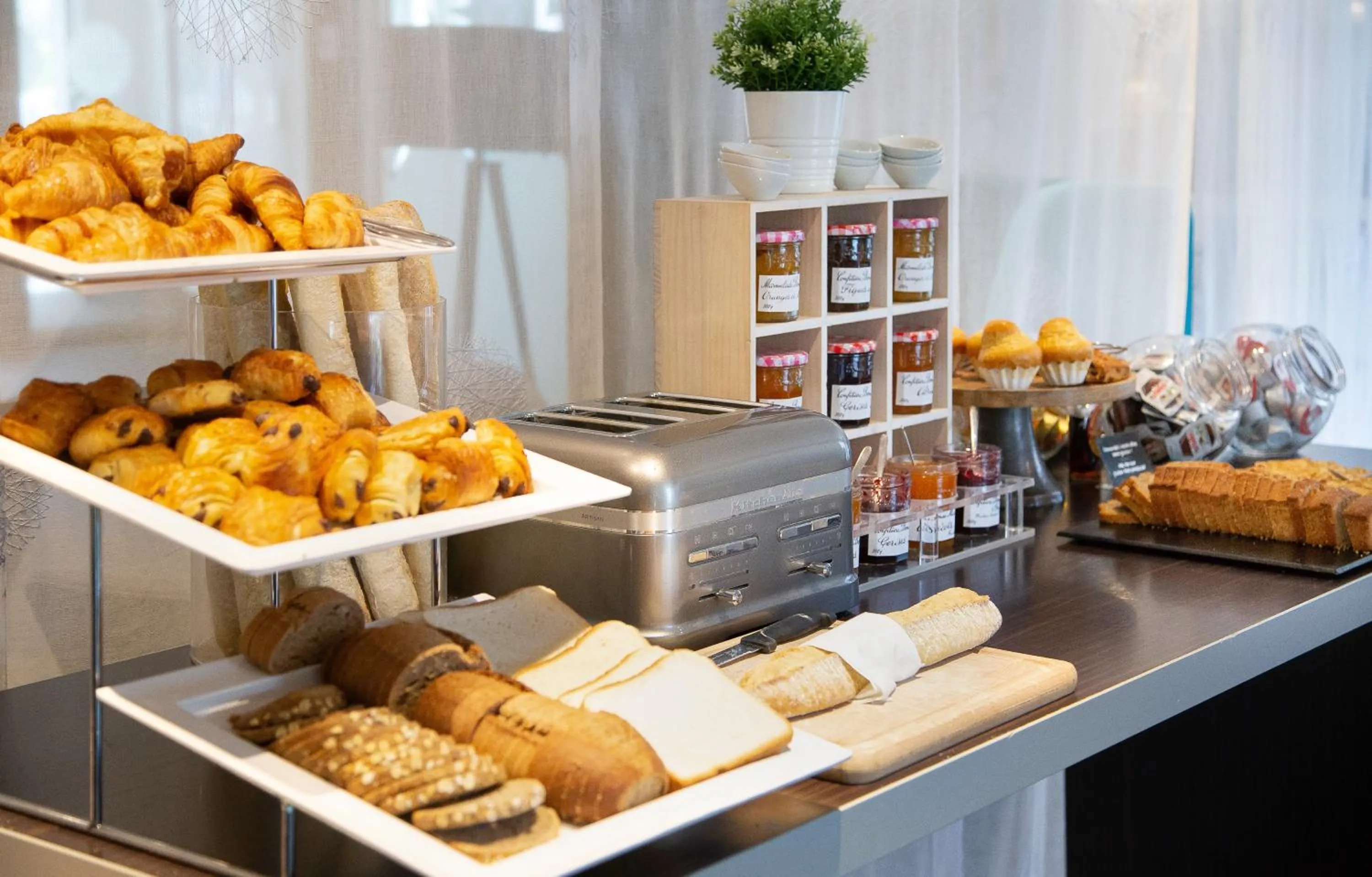 Breakfast in Novotel Limoges Le Lac