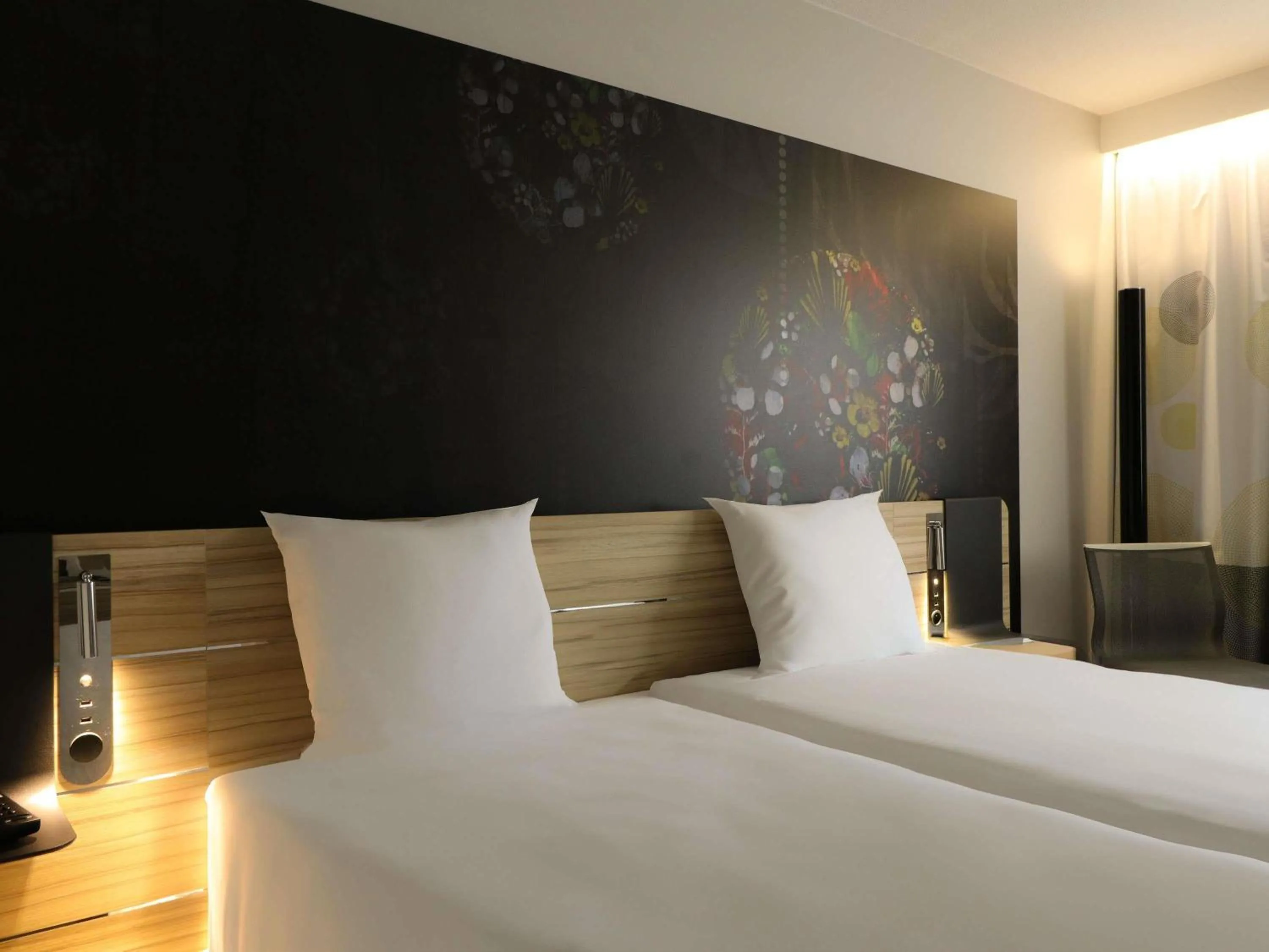 Bedroom, Bed in Novotel Limoges Le Lac