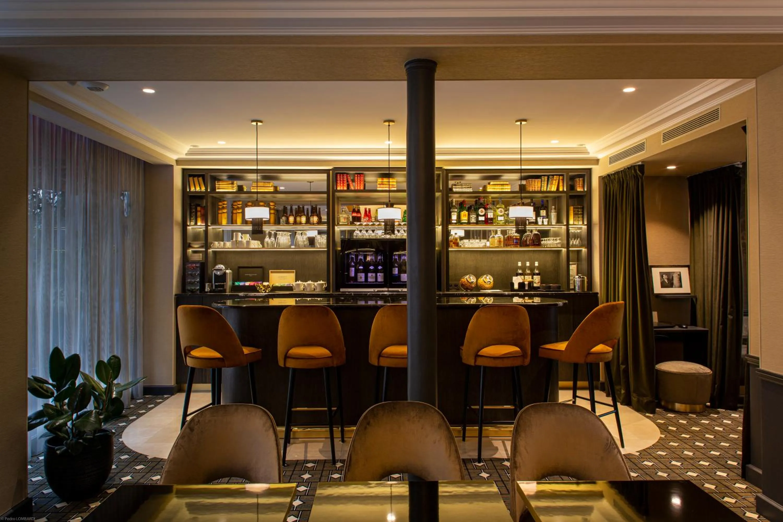Lounge or bar in Lenox Montparnasse