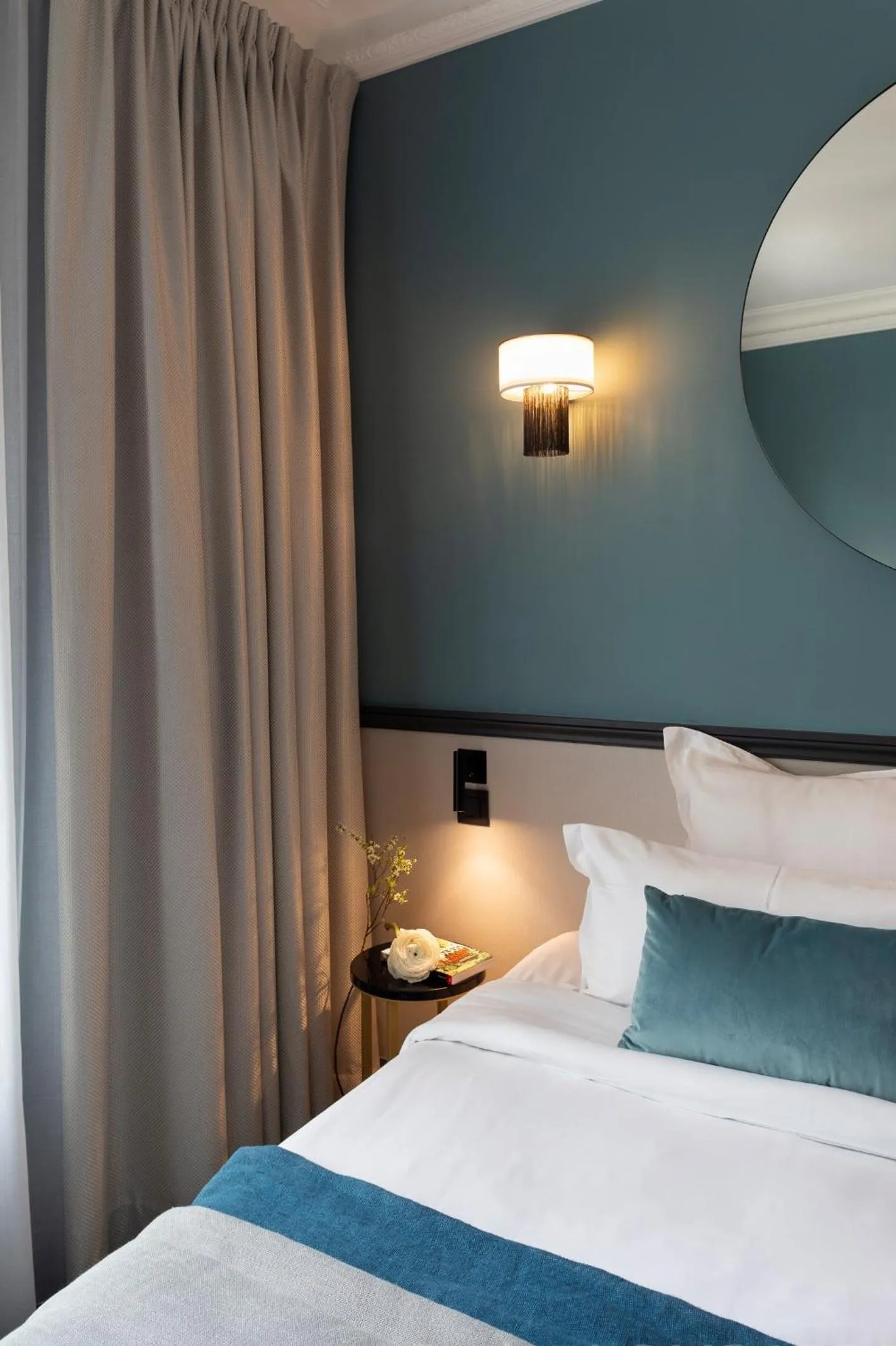 Bed in Lenox Montparnasse