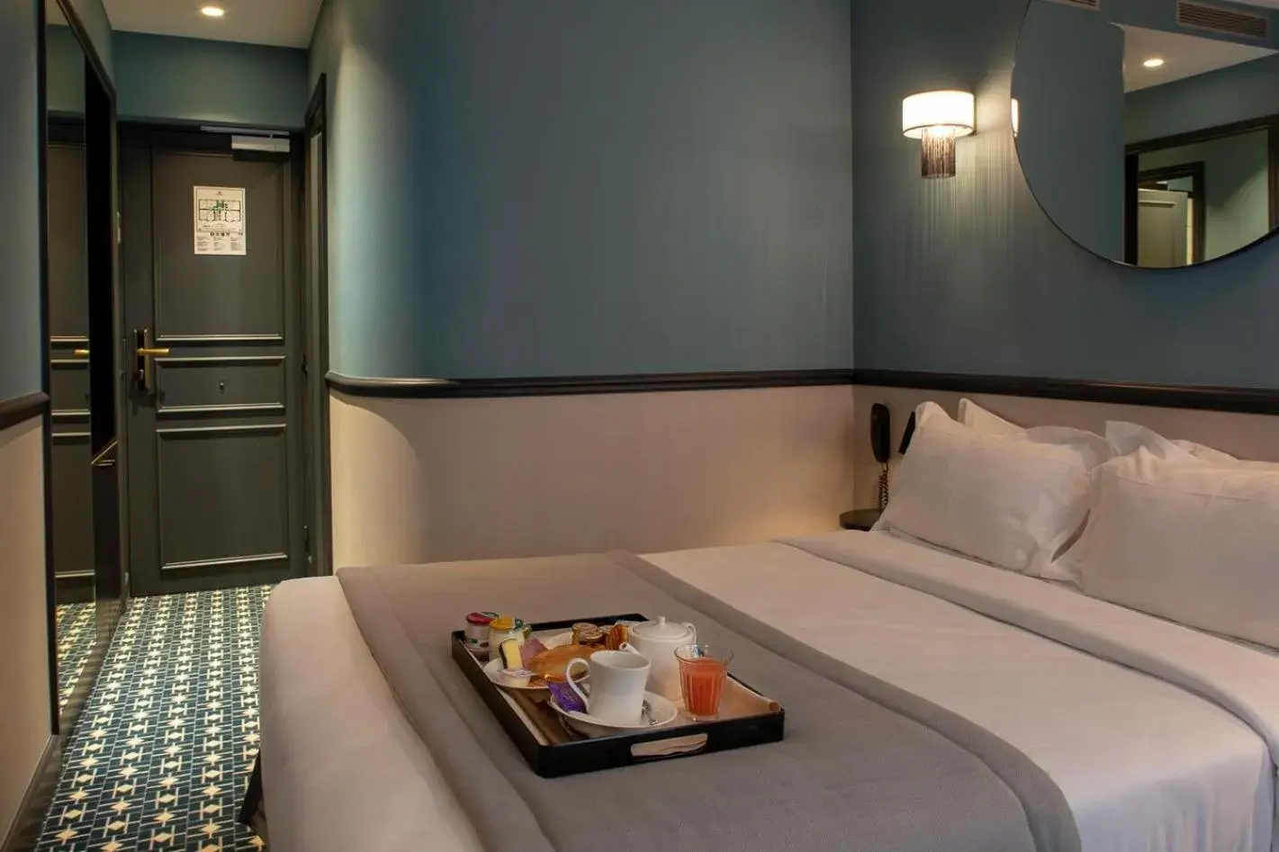 Classic Double Room in Lenox Montparnasse Classic Double Room in Lenox Montparnasse