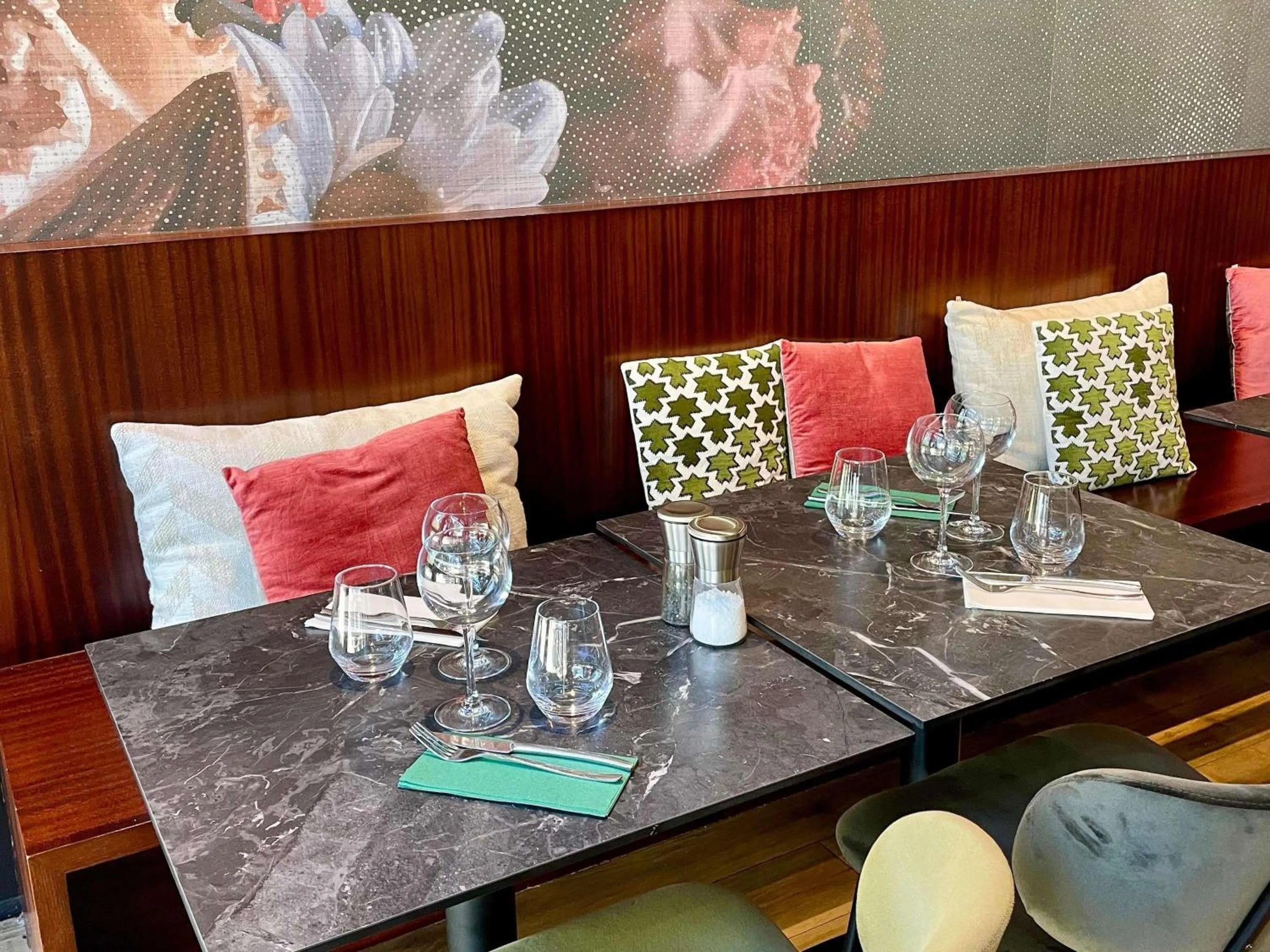 Restaurant/places to eat in ibis Styles Lorient Caudan