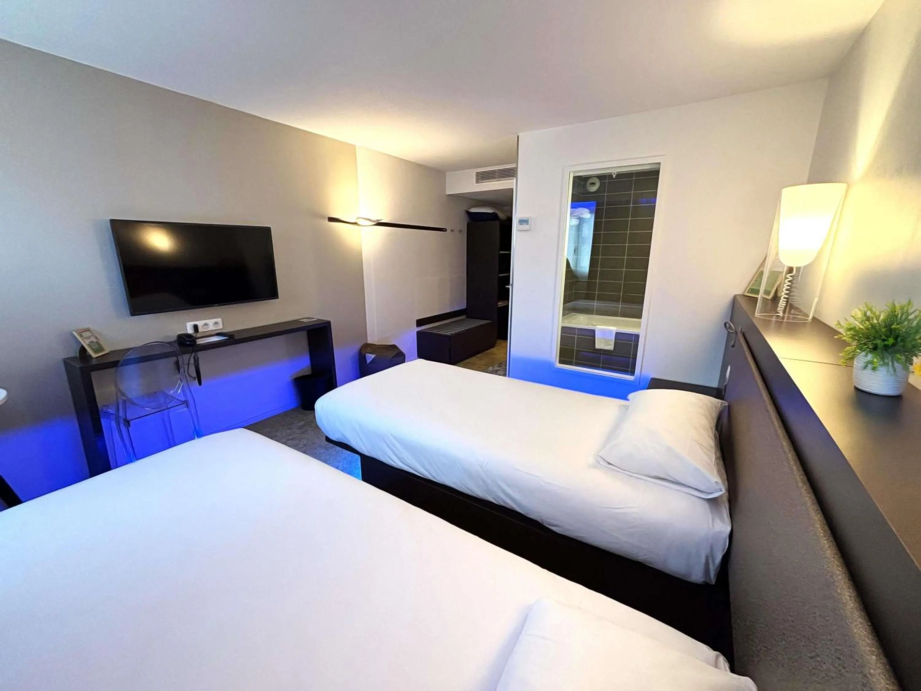 Bedroom, Bed in ibis Styles Lorient Caudan