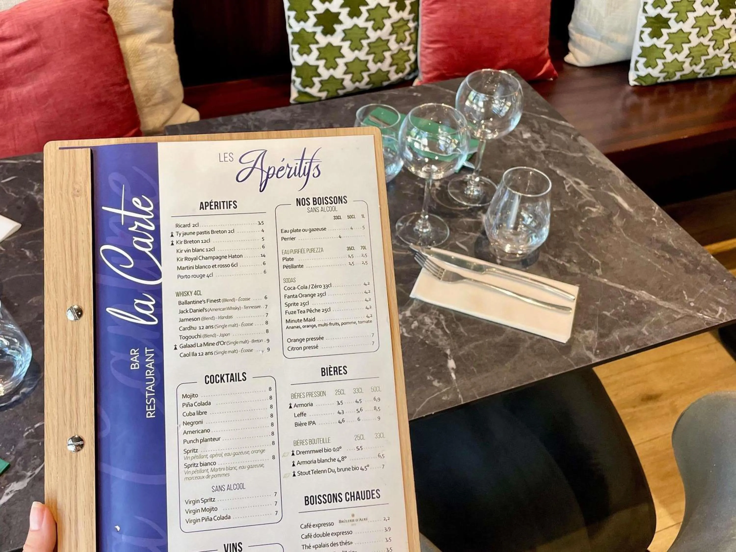 Restaurant/places to eat in ibis Styles Lorient Caudan