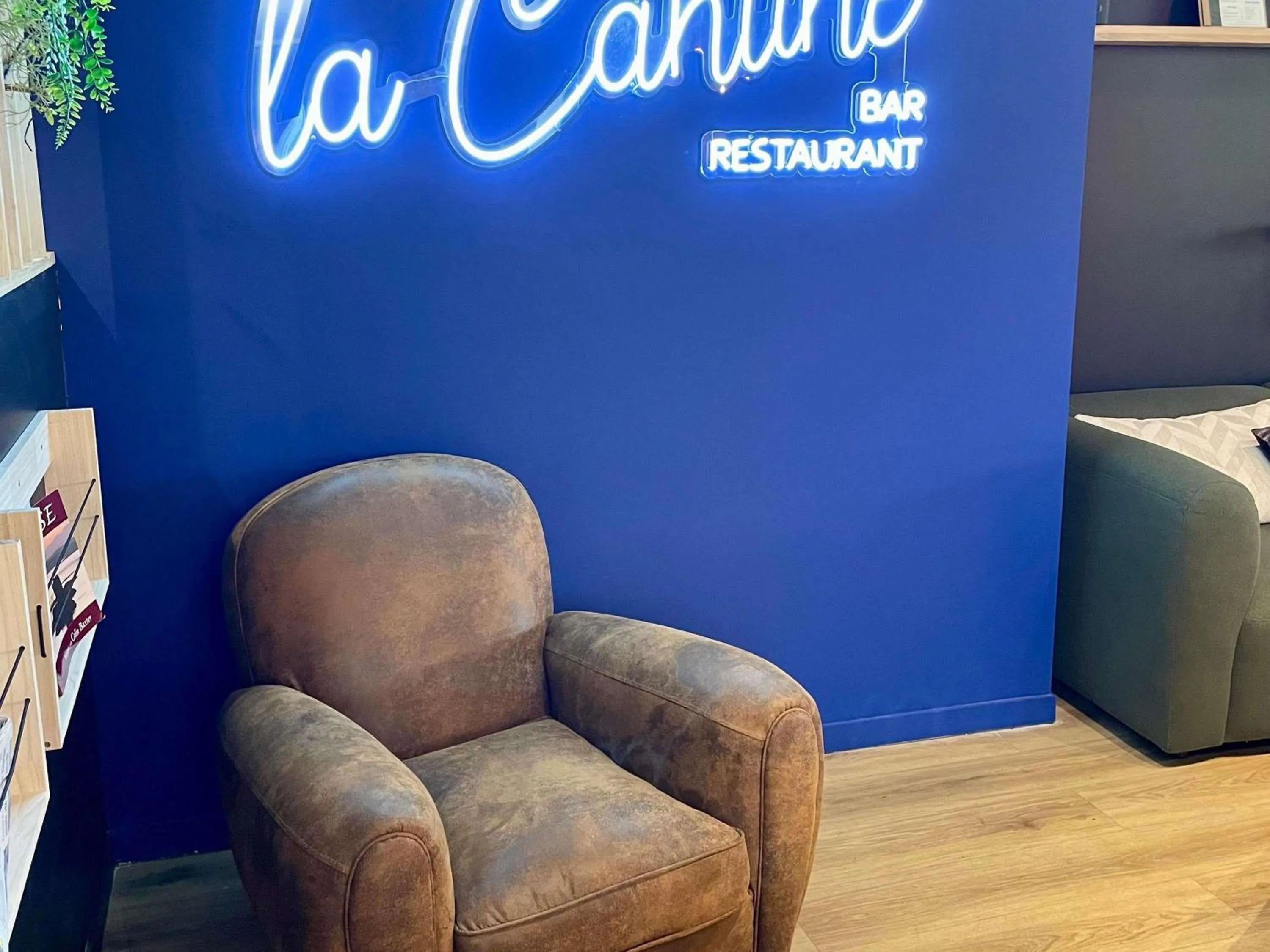 Lounge or bar in ibis Styles Lorient Caudan