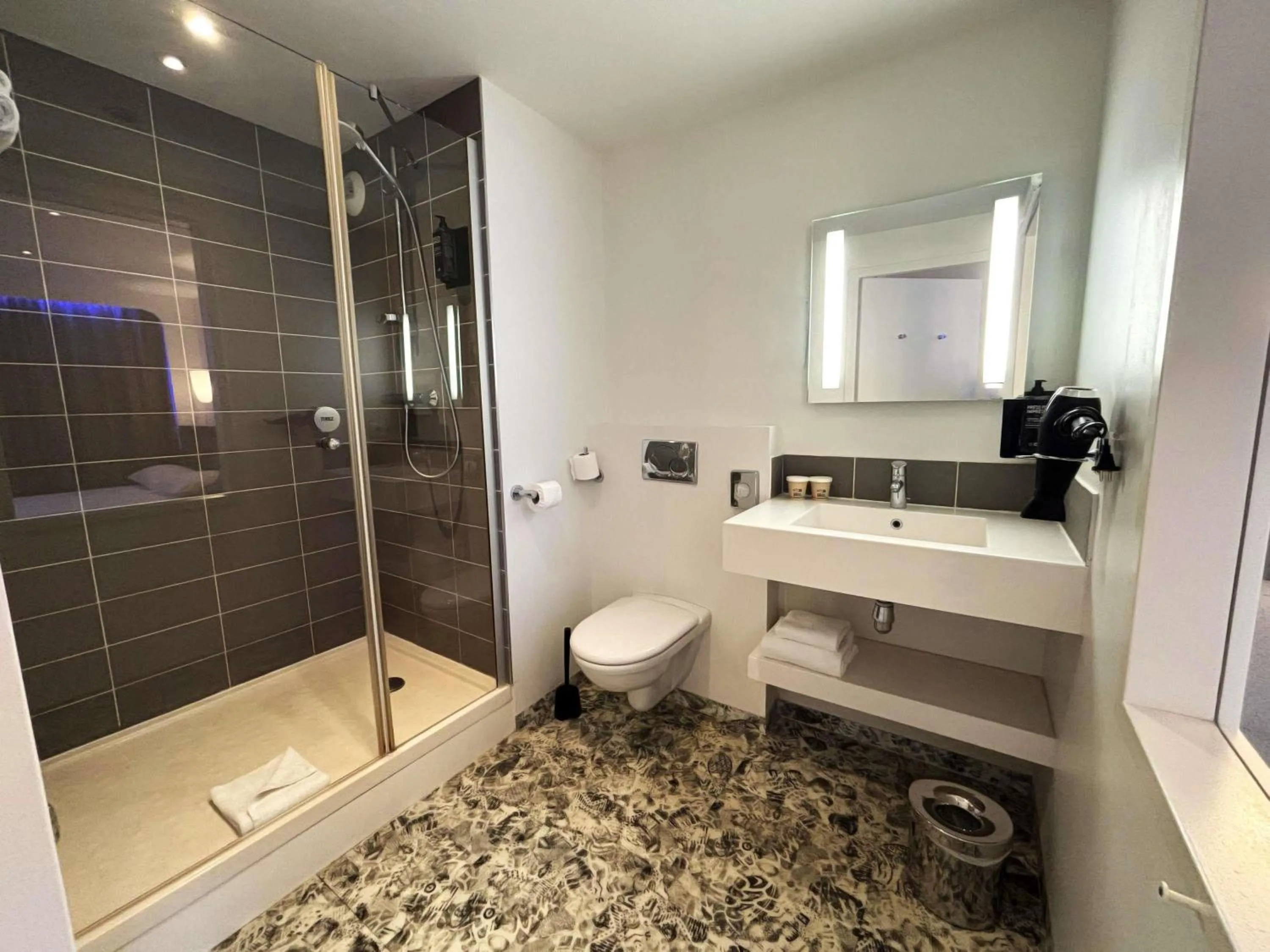 Bedroom in ibis Styles Lorient Caudan