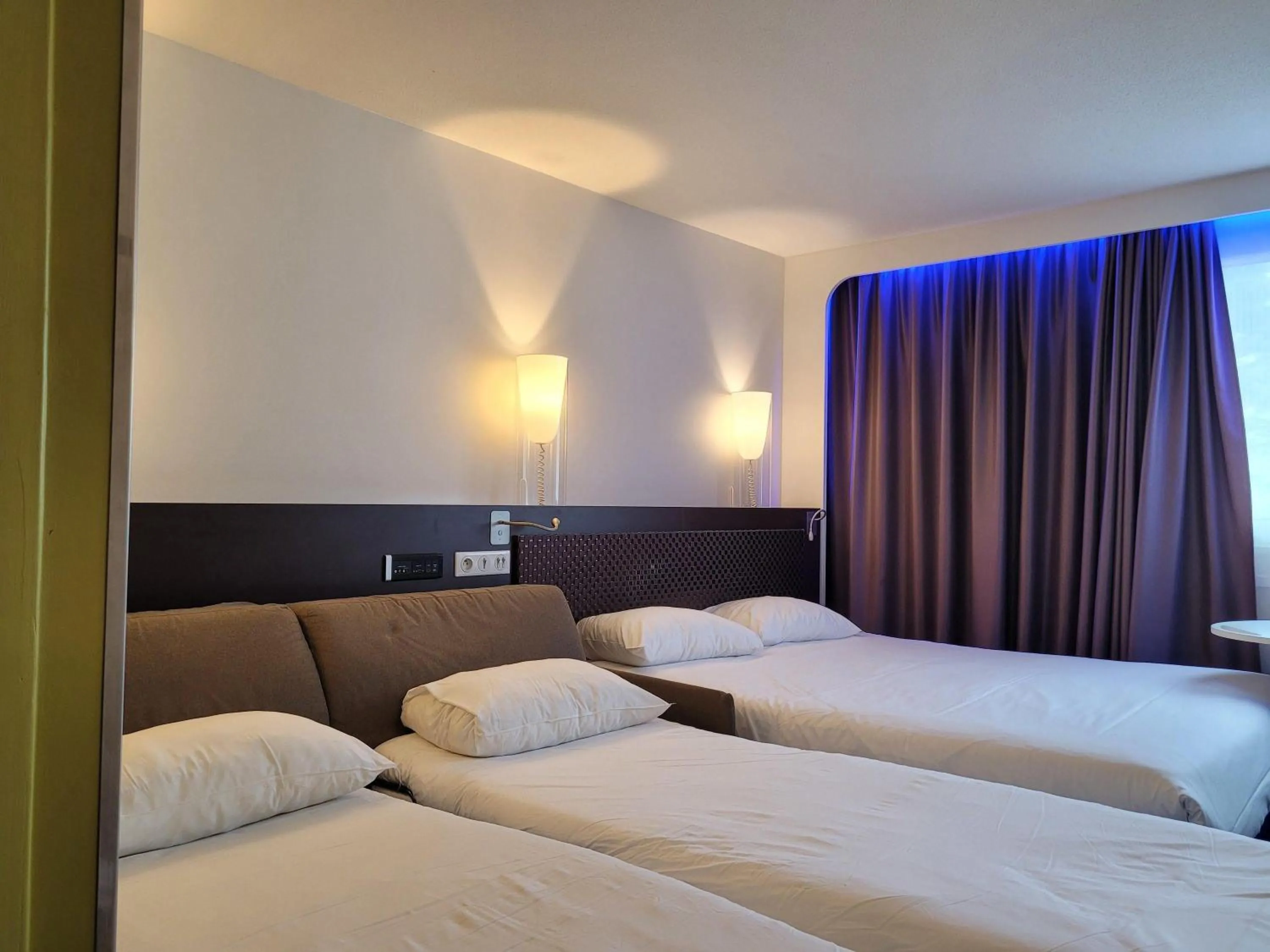 Bedroom, Bed in ibis Styles Lorient Caudan