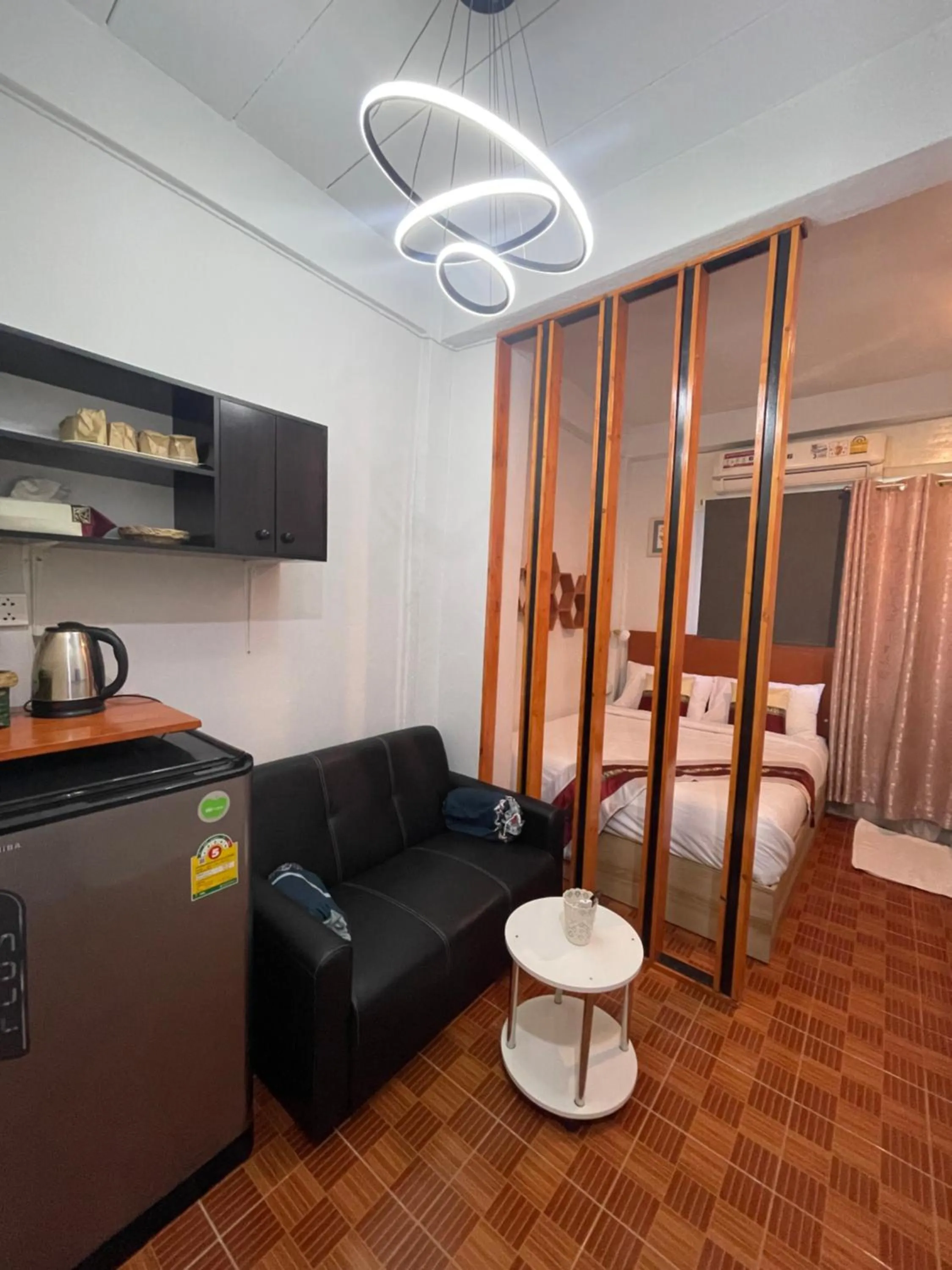 Photo of the whole room, Bed in Acozyposhtel