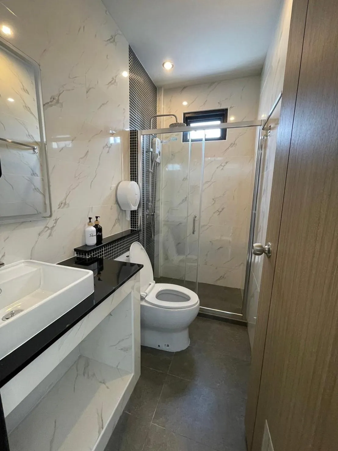 Shower in Acozyposhtel