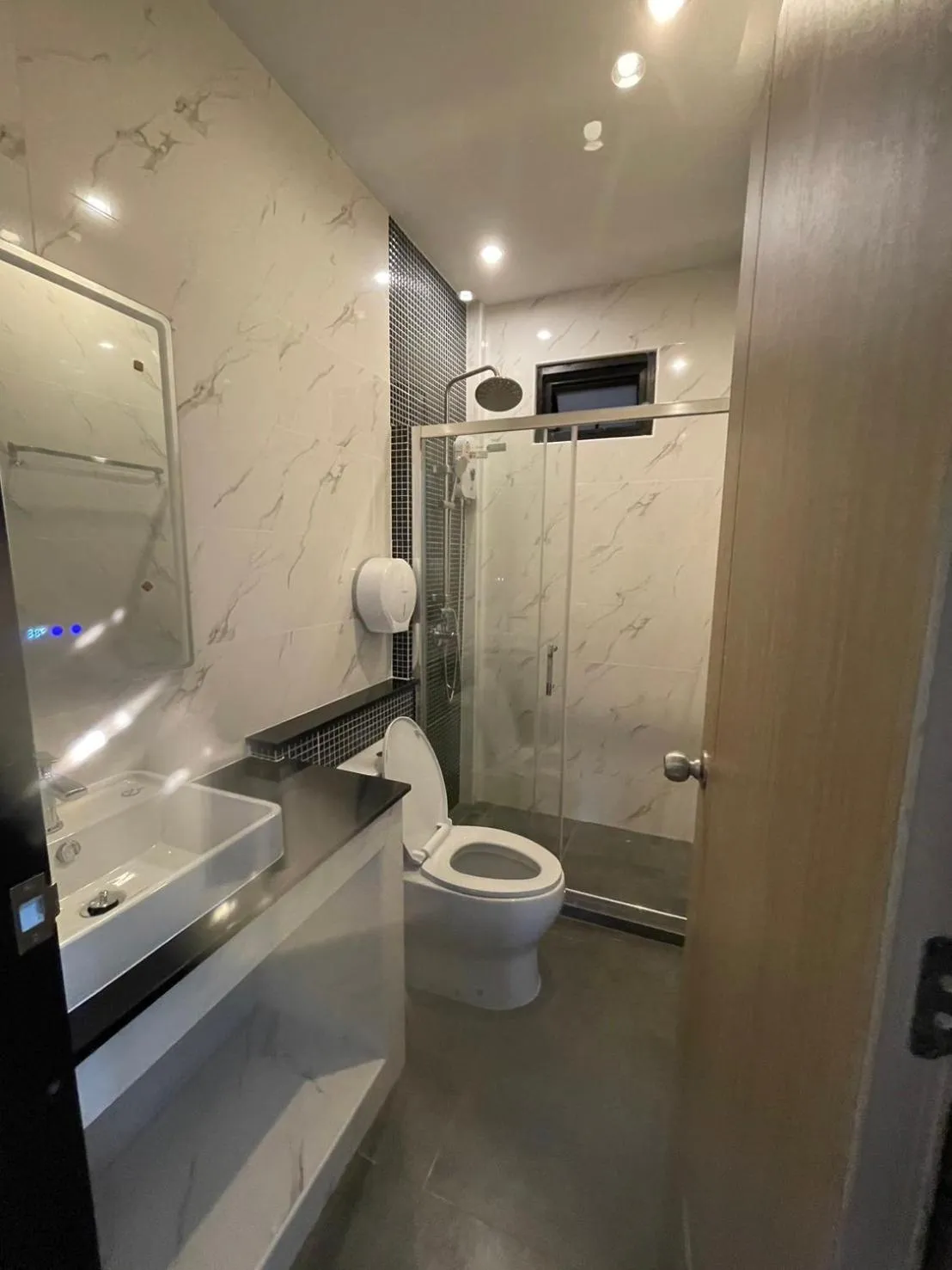 Shower in Acozyposhtel