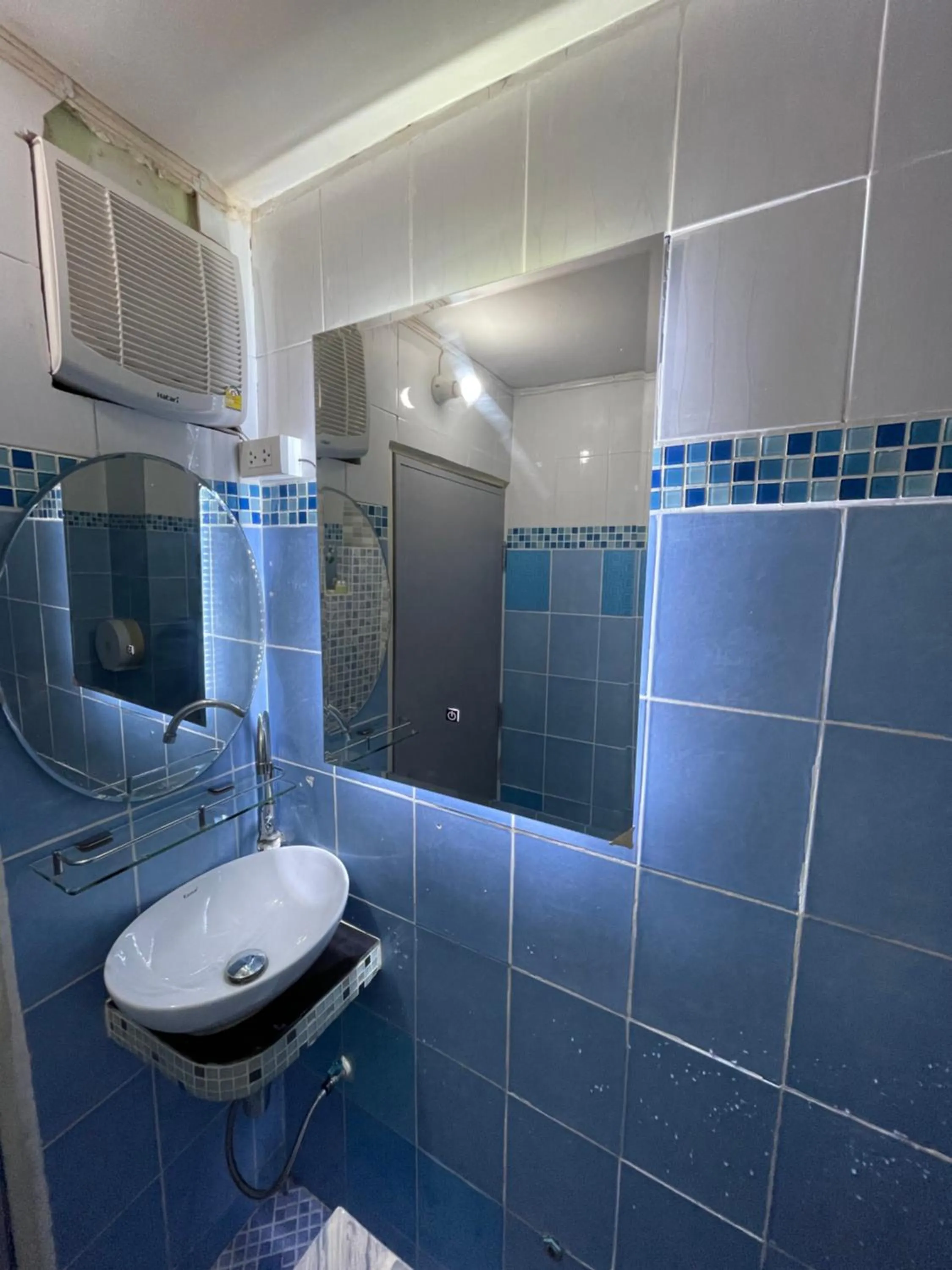 Bathroom in Acozyposhtel