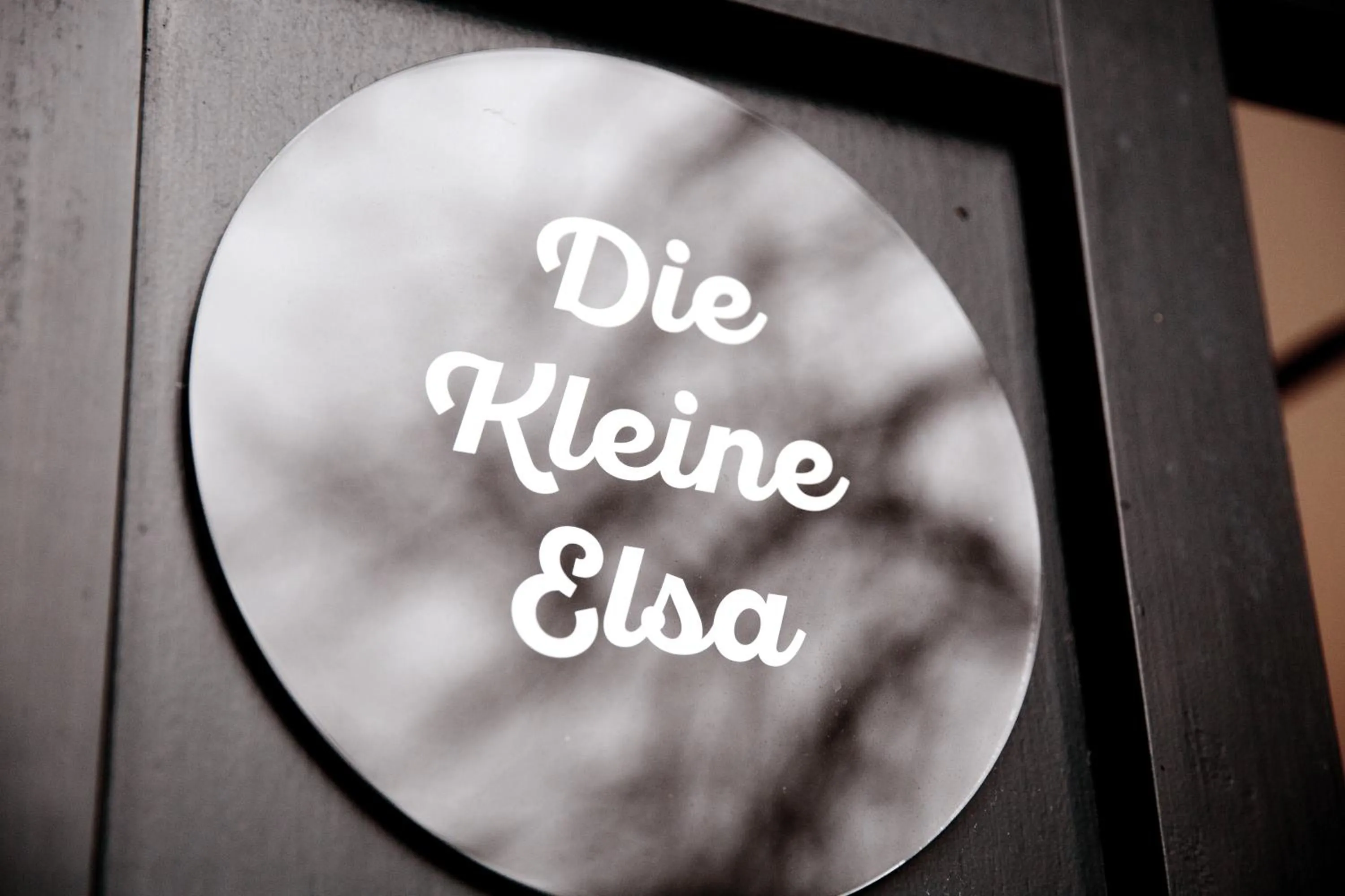 Logo/Certificate/Sign in Gästehaus des Elsa Brändström Haus