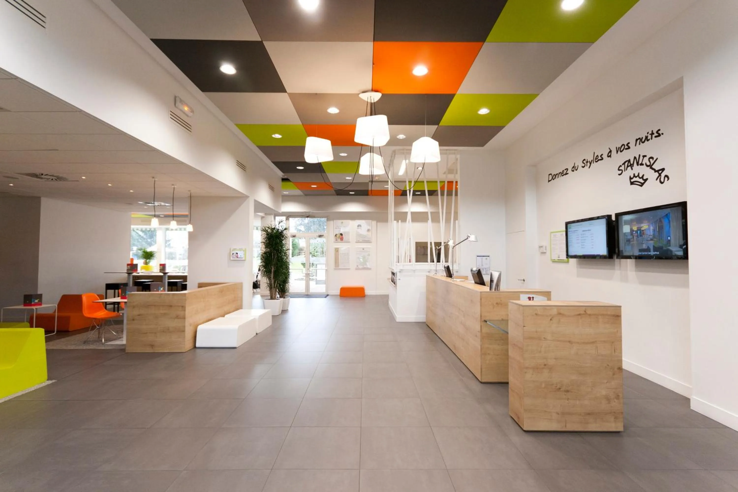 Lobby or reception in ibis Styles Nancy Sud